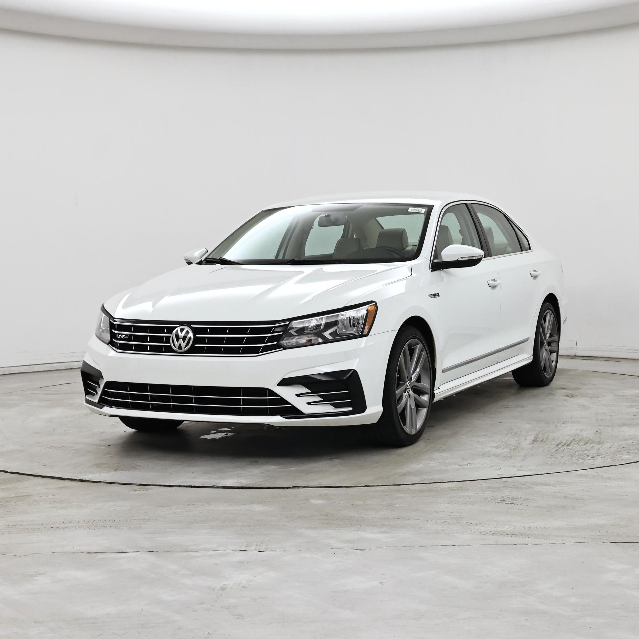 Thumbnail: 2017 Volkswagen Passat - 4