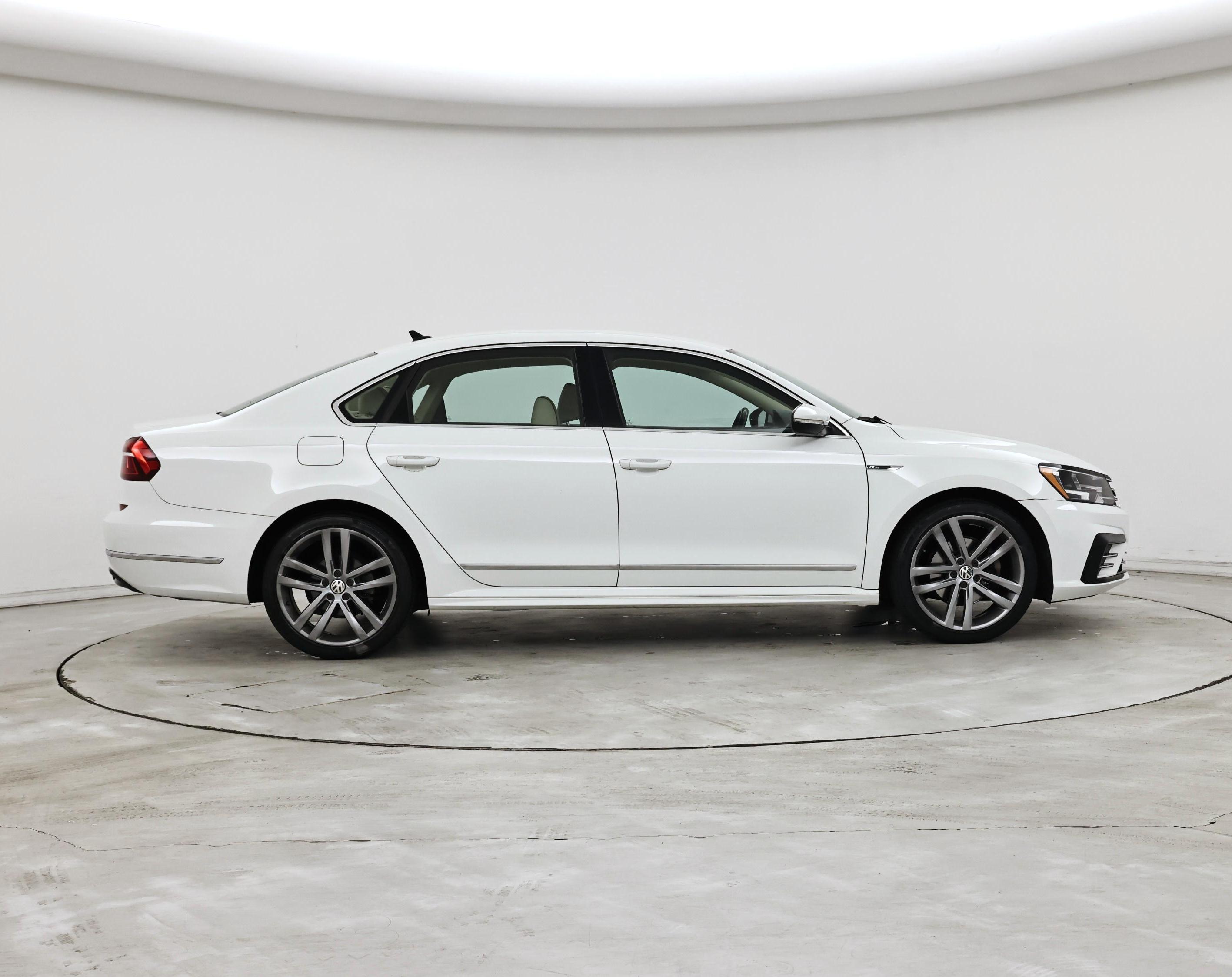 Thumbnail: 2017 Volkswagen Passat - 7