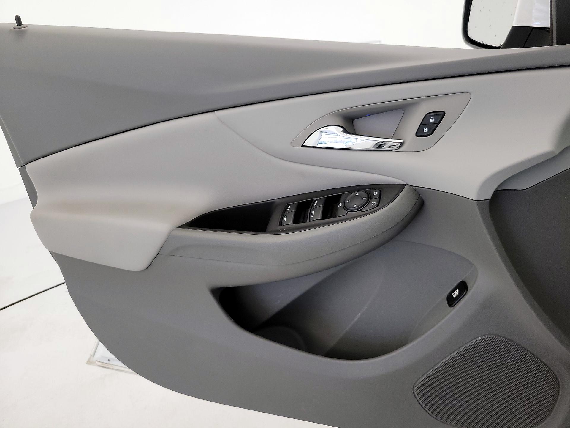 Thumbnail: 2018 Chevrolet Volt - 12