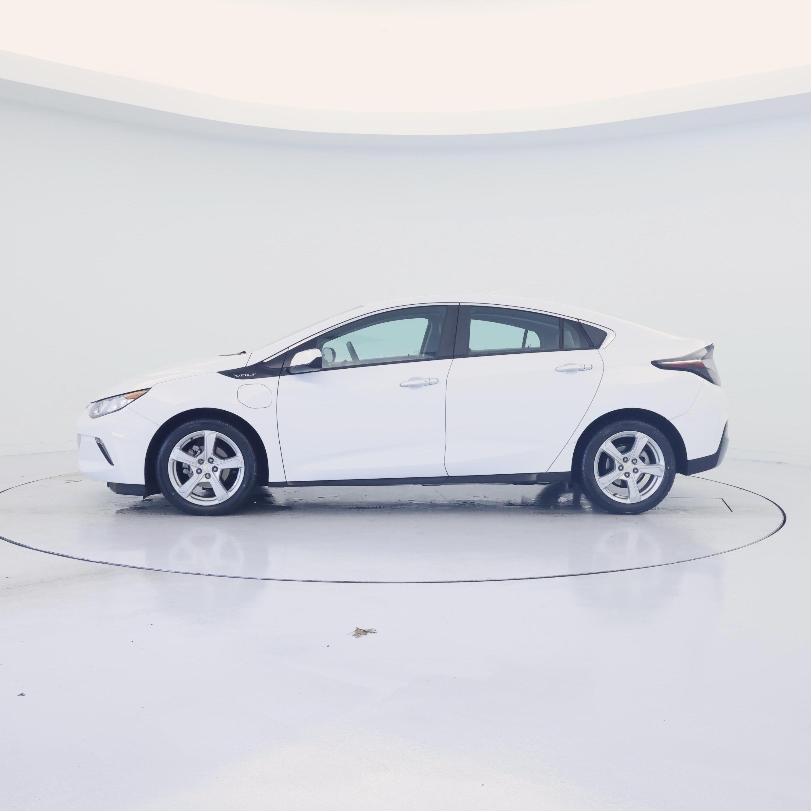 Thumbnail: 2018 Chevrolet Volt - 3