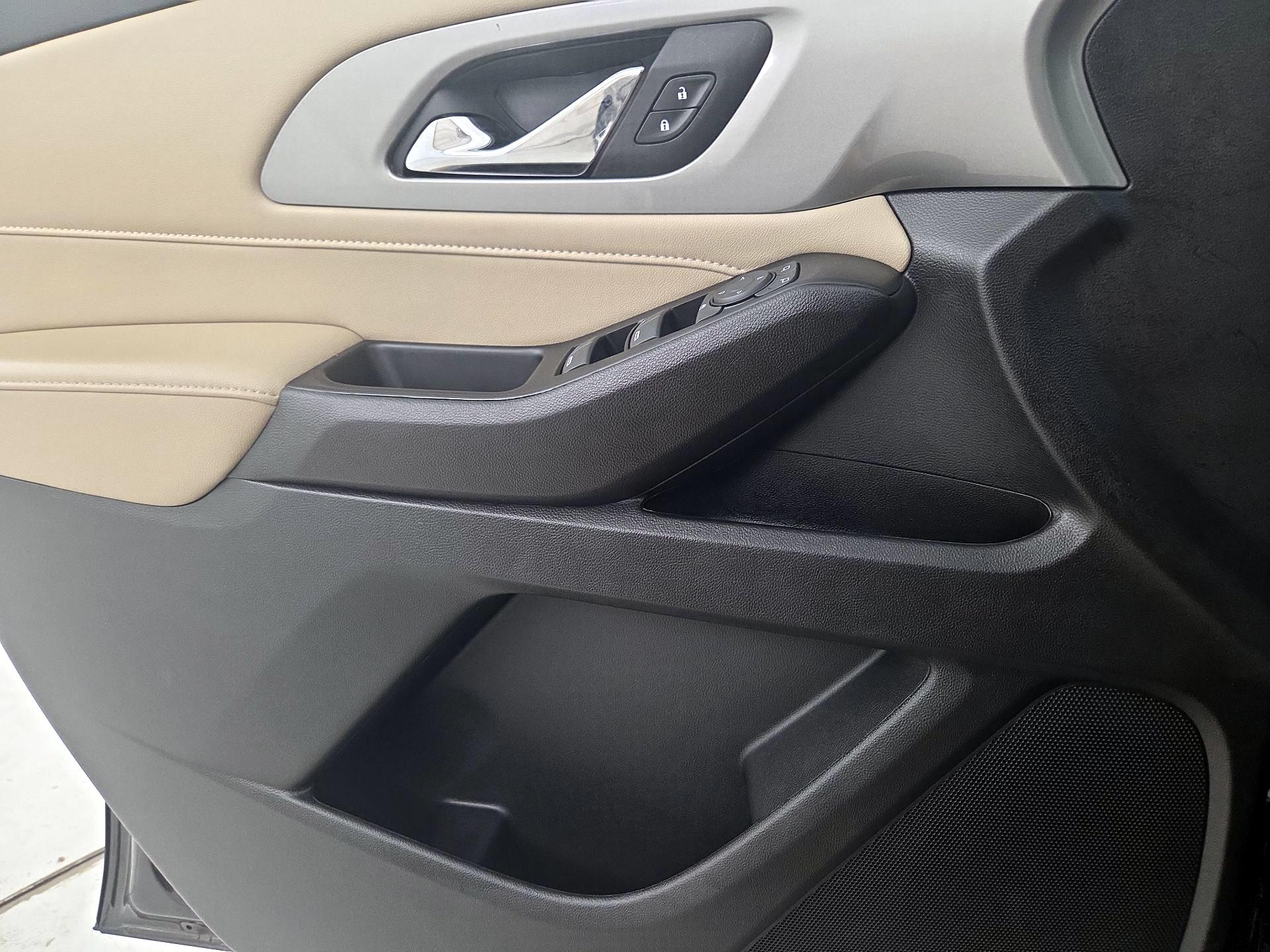 Thumbnail: 2023 Chevrolet Traverse - 12