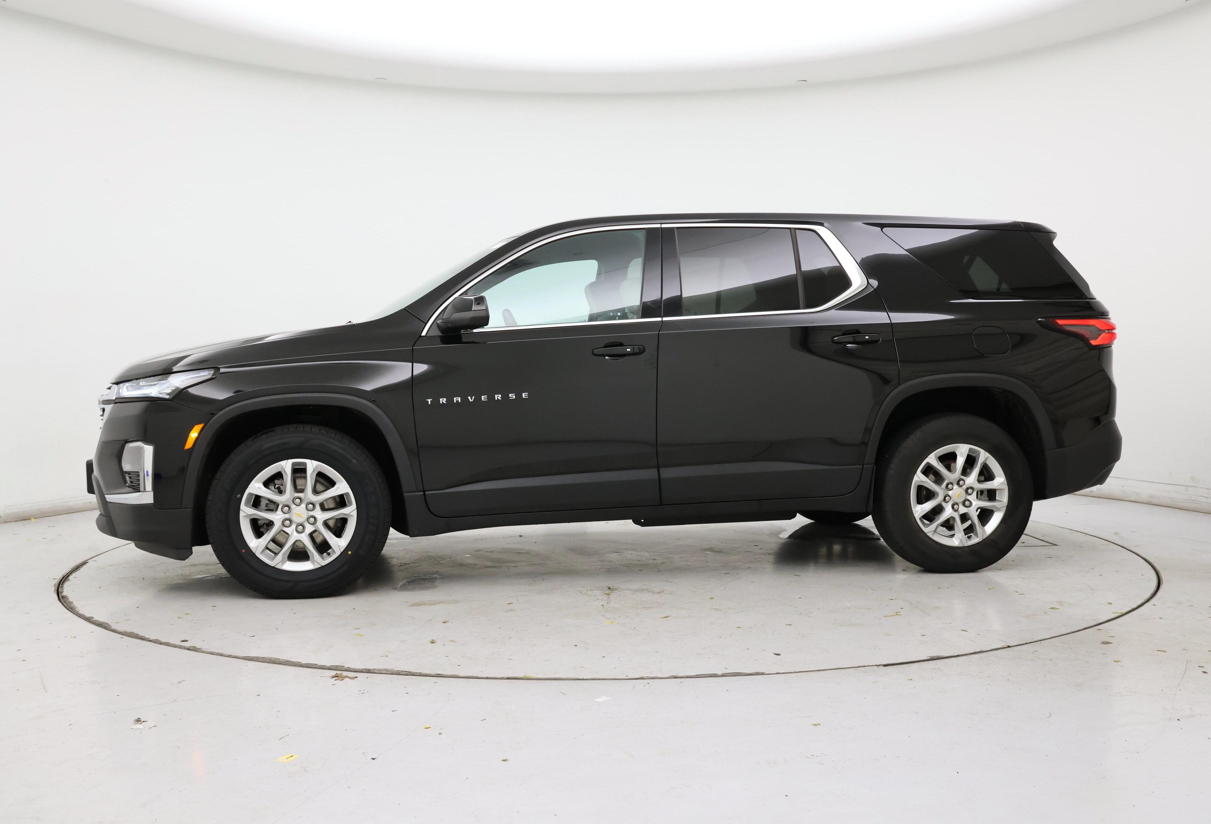 Thumbnail: 2023 Chevrolet Traverse - 3