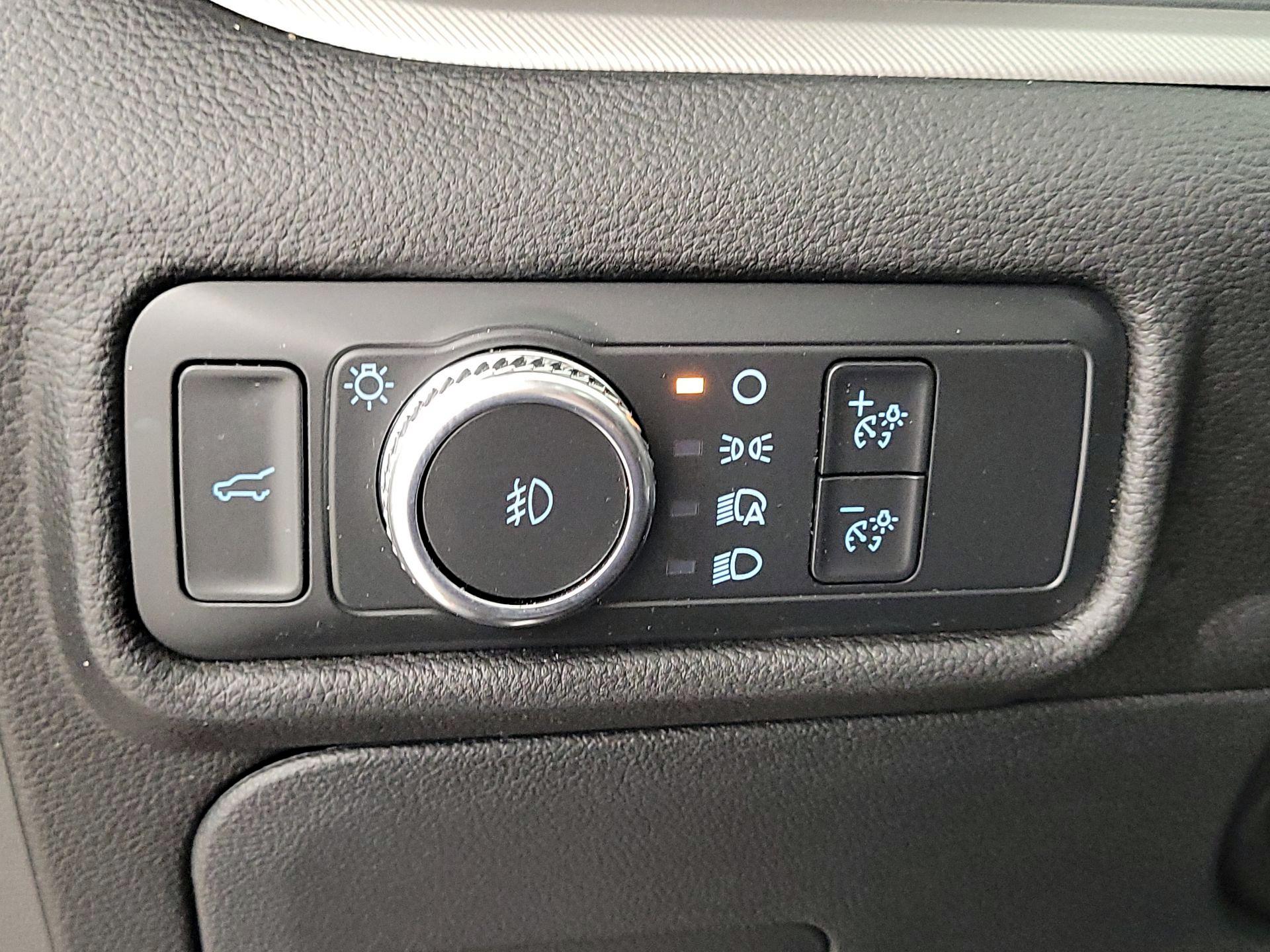 Thumbnail: 2022 Ford Explorer - 13