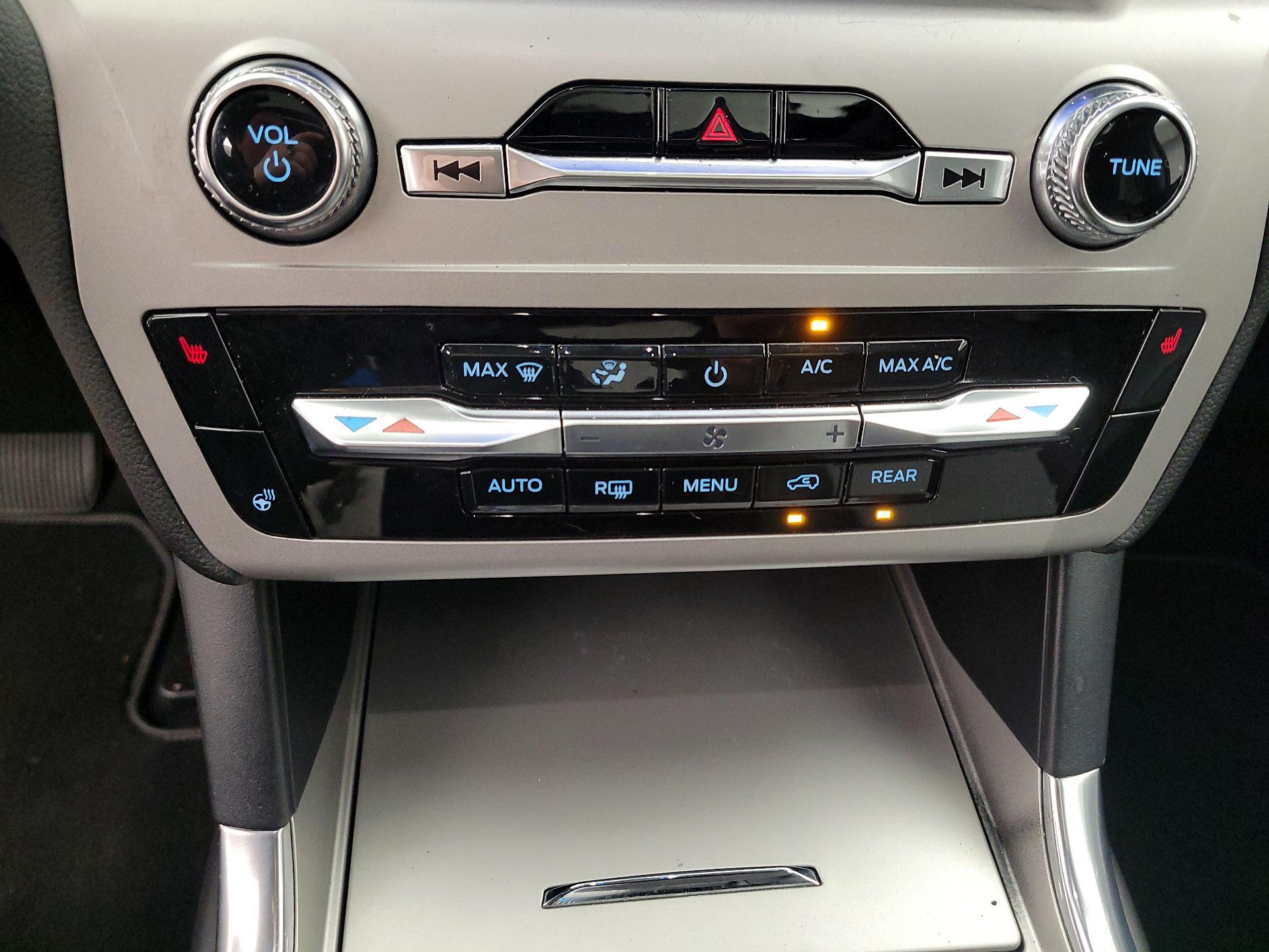 Thumbnail: 2022 Ford Explorer - 17