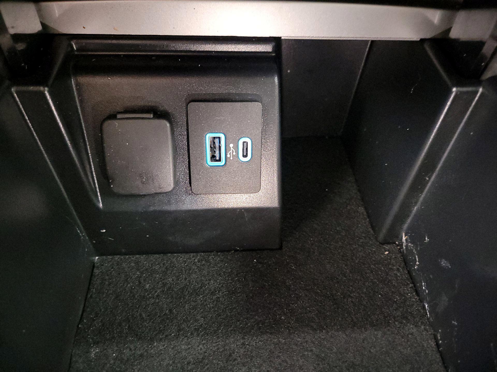 Thumbnail: 2022 Ford Explorer - 19