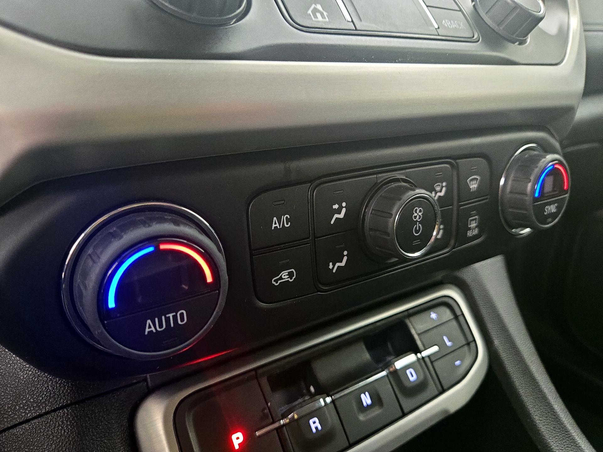 Thumbnail: 2023 GMC Acadia - 16