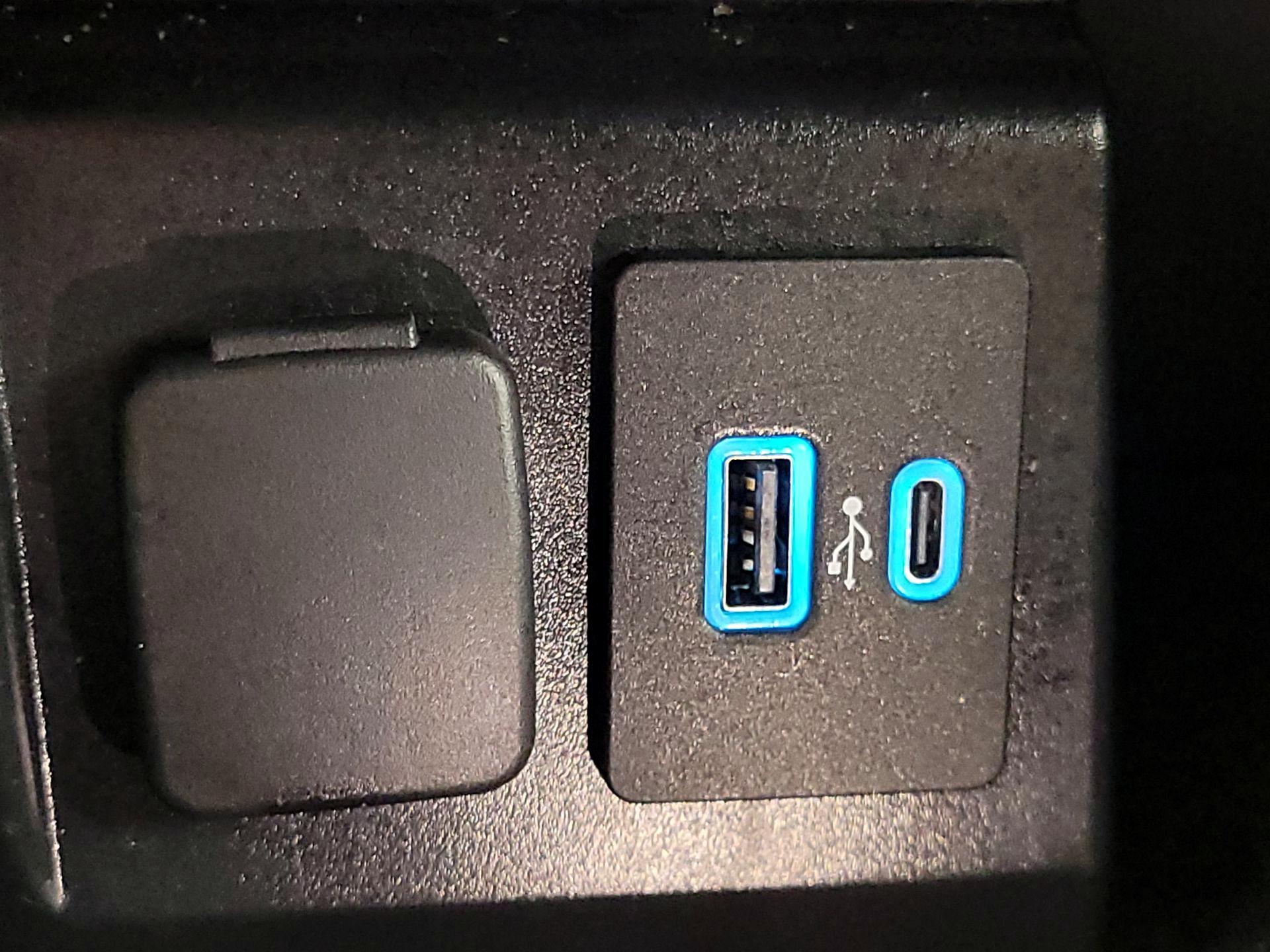 Thumbnail: 2023 Ford Explorer - 16