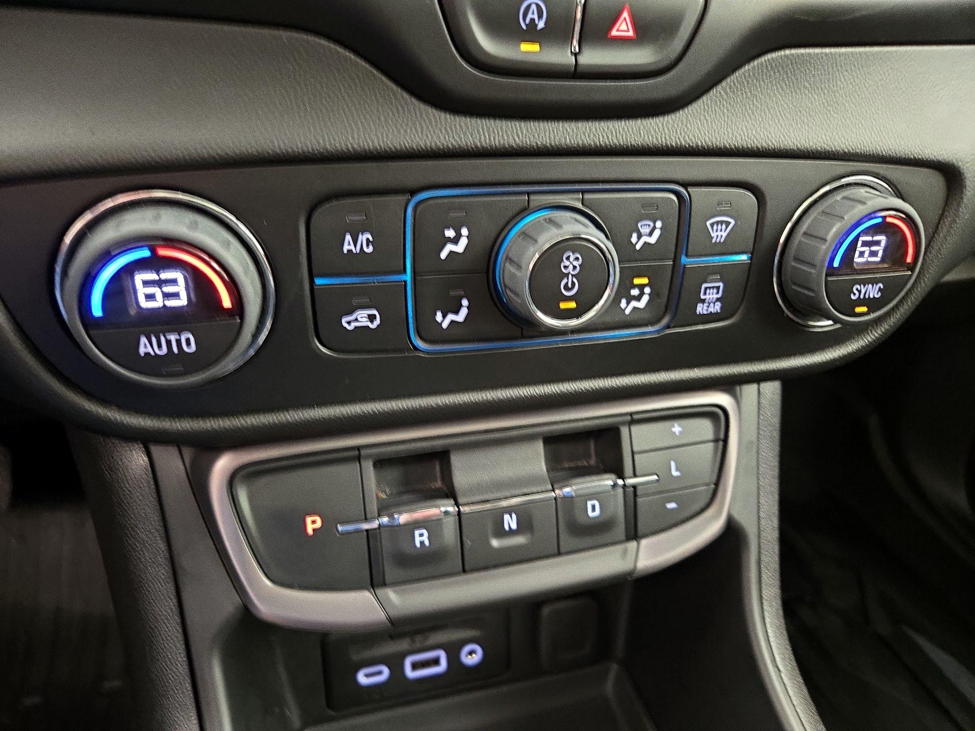 Thumbnail: 2022 GMC Terrain - 17