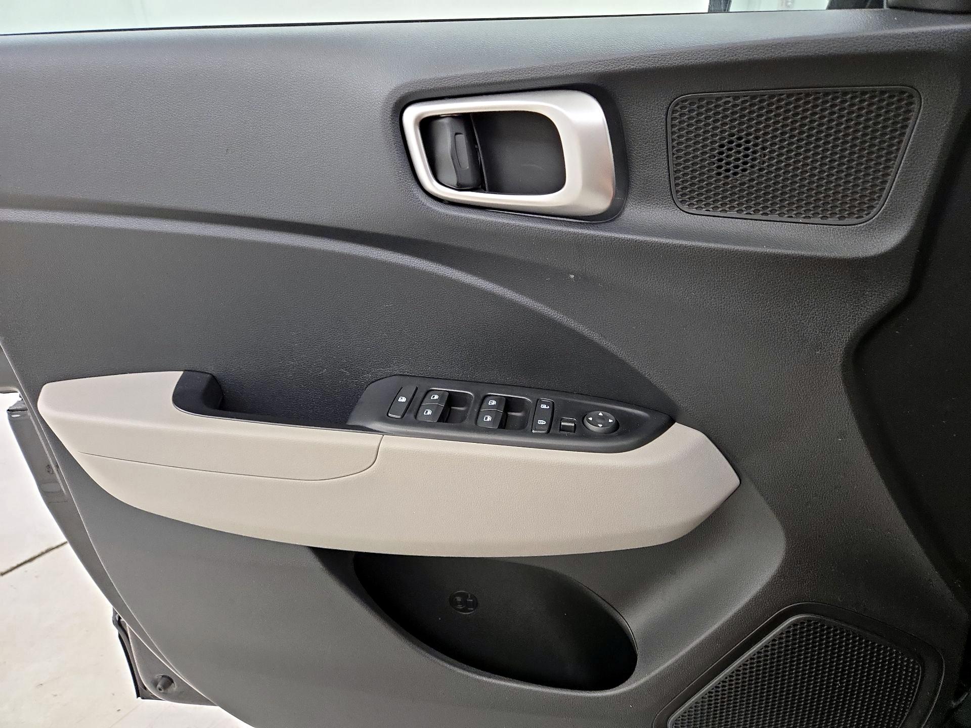 Thumbnail: 2023 Hyundai Venue - 12