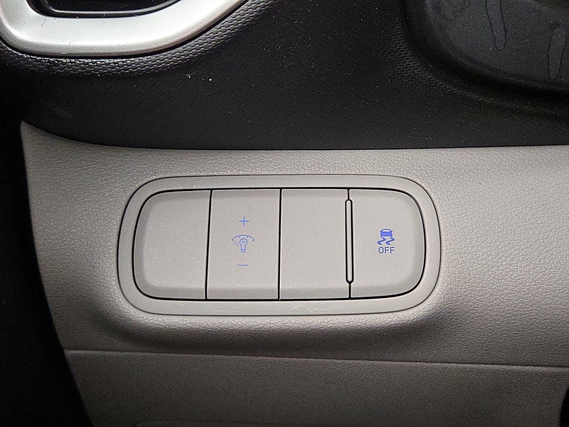 Thumbnail: 2023 Hyundai Venue - 13