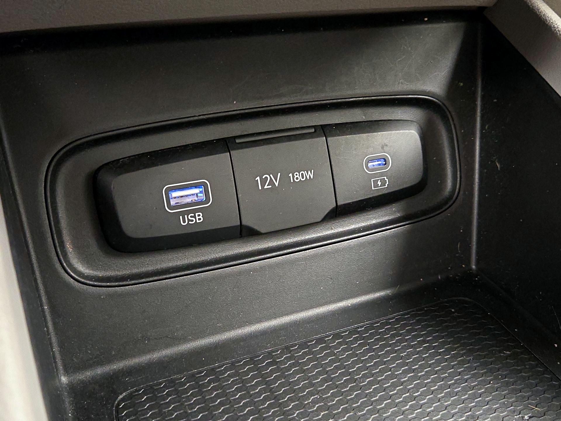 Thumbnail: 2023 Hyundai Venue - 18