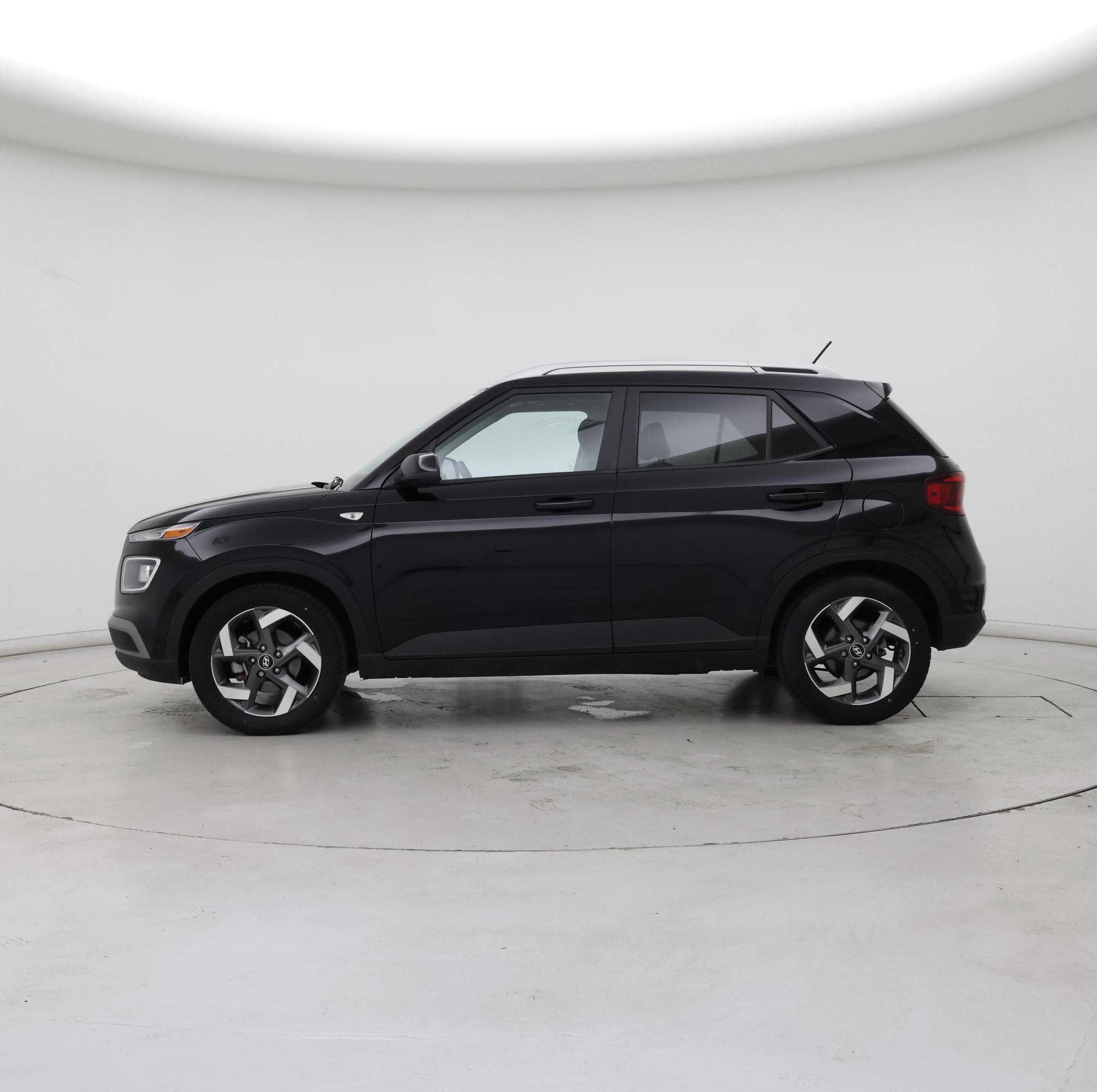 Thumbnail: 2023 Hyundai Venue - 3