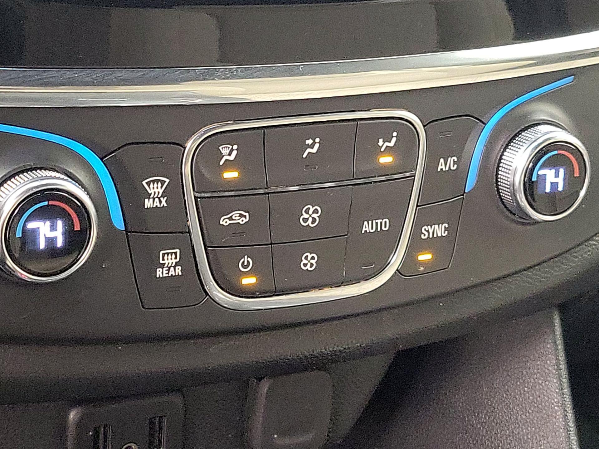 Thumbnail: 2023 Chevrolet Traverse - 16