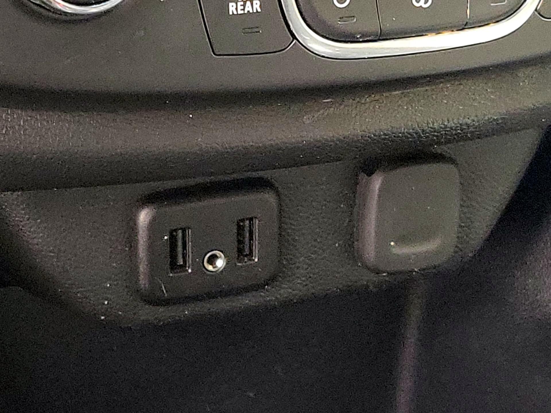 Thumbnail: 2023 Chevrolet Traverse - 18