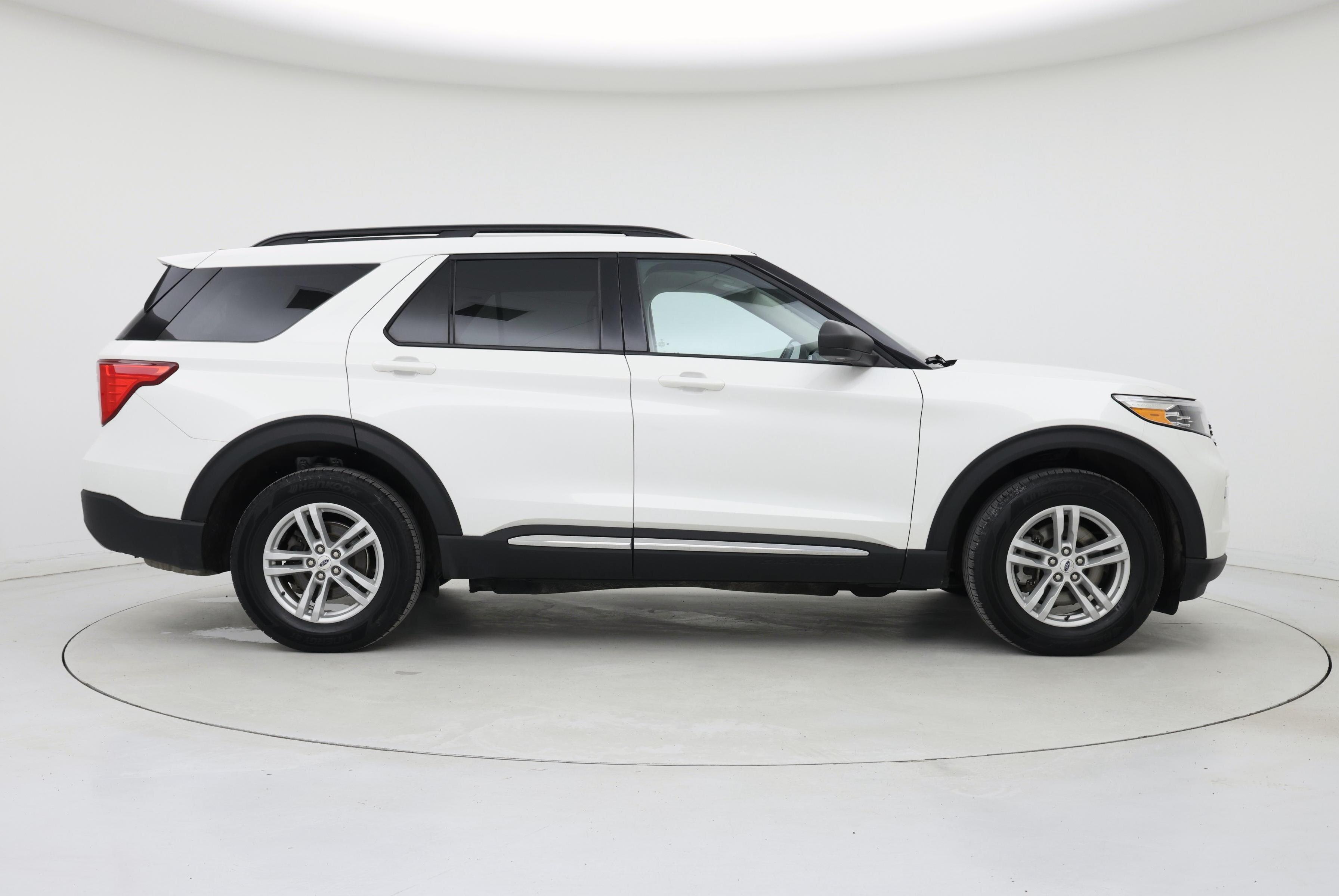 Thumbnail: 2022 Ford Explorer - 7