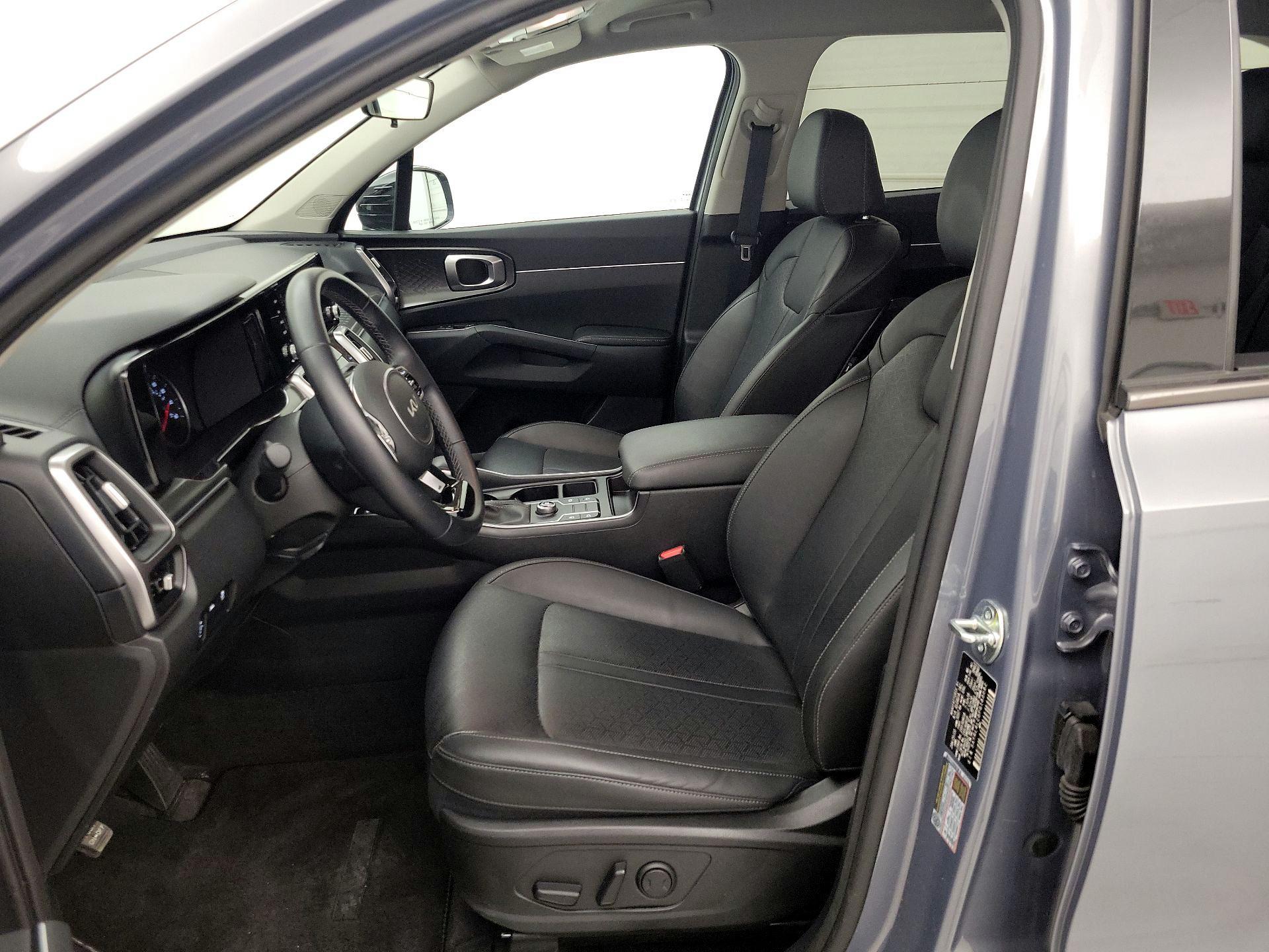 Thumbnail: 2023 Kia Sorento - 11