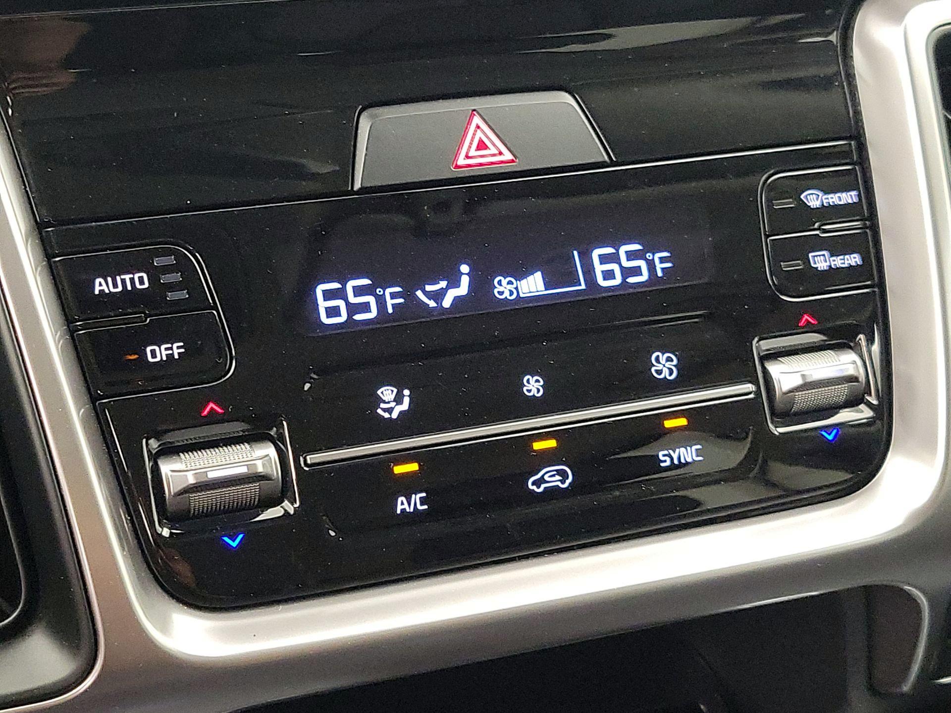 Thumbnail: 2023 Kia Sorento - 17