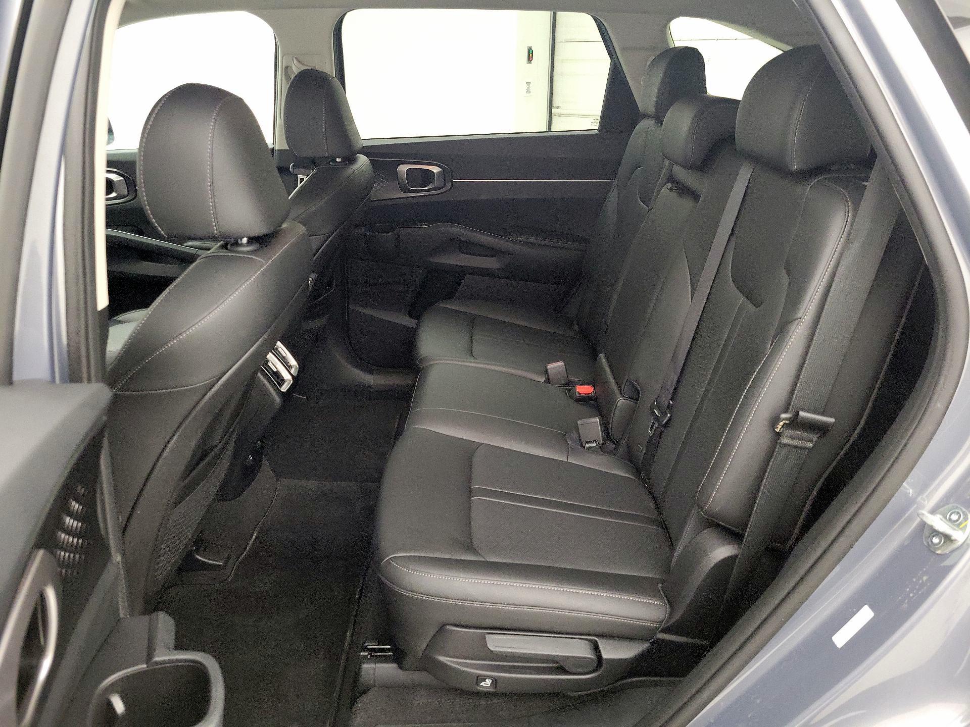 Thumbnail: 2023 Kia Sorento - 20