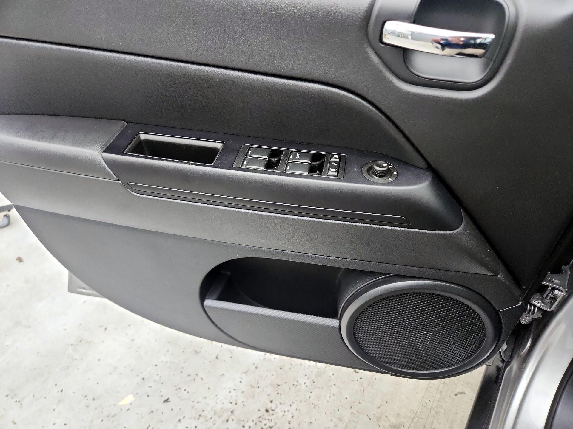 Thumbnail: 2014 Jeep Compass - 12