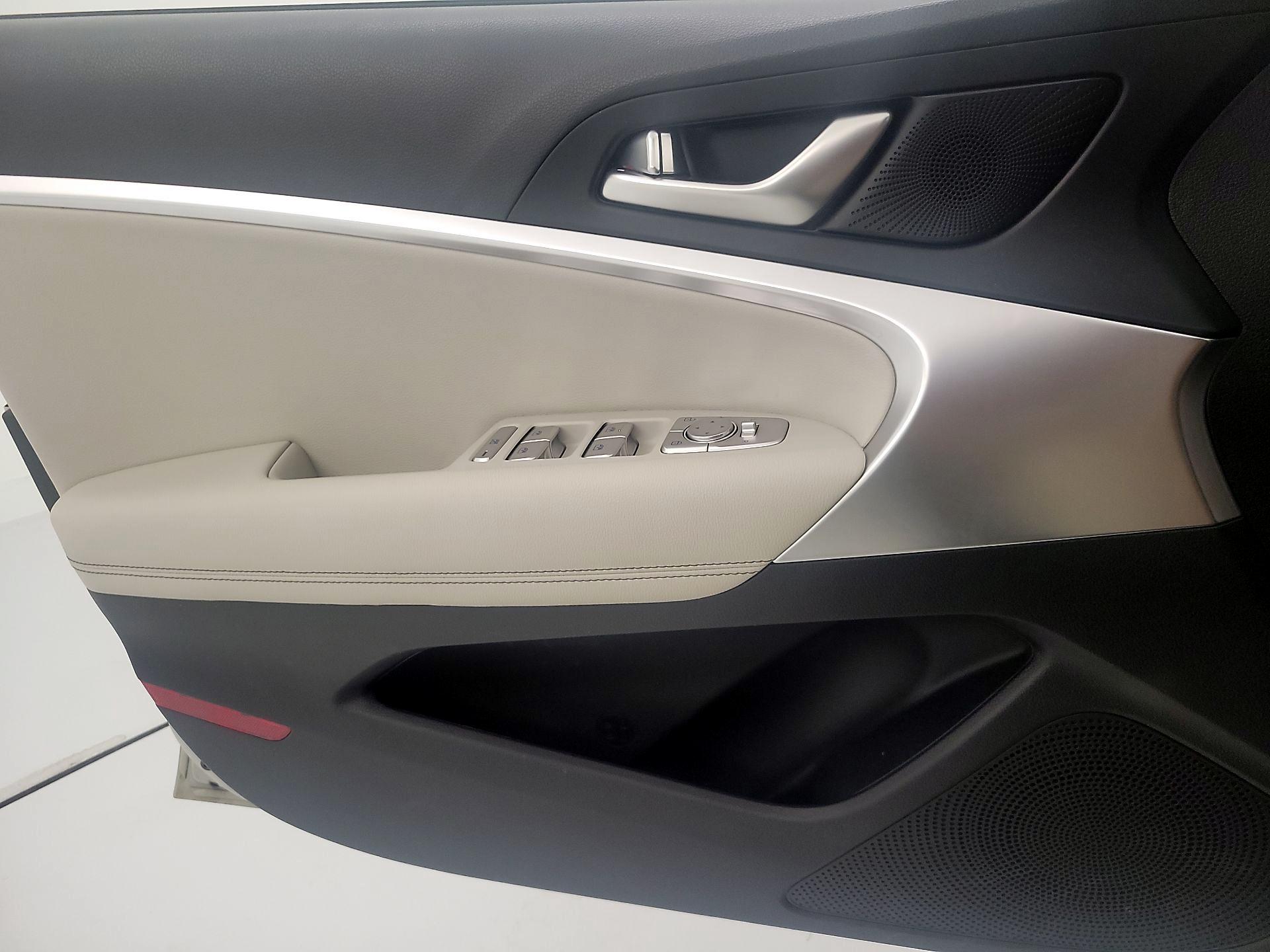 Thumbnail: 2025 Genesis G70 - 12