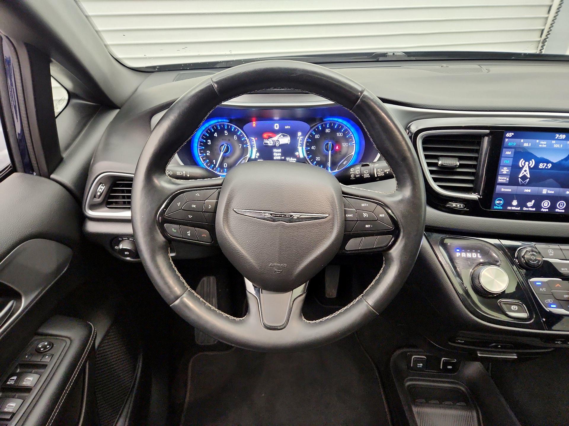 Thumbnail: 2018 Chrysler Pacifica - 10