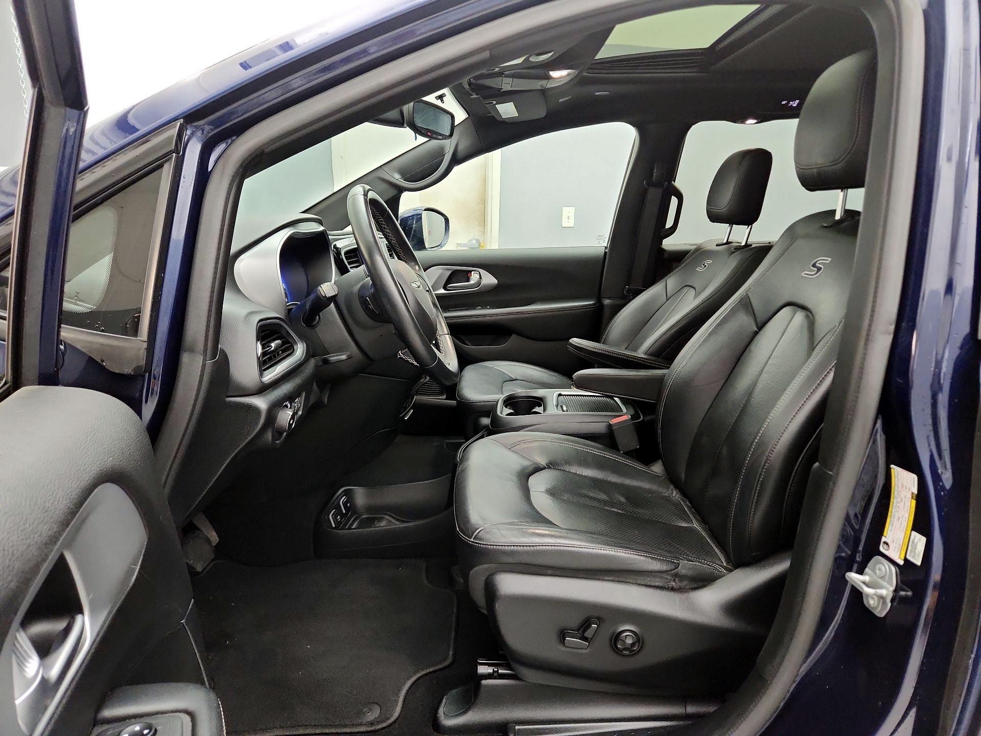 Thumbnail: 2018 Chrysler Pacifica - 11