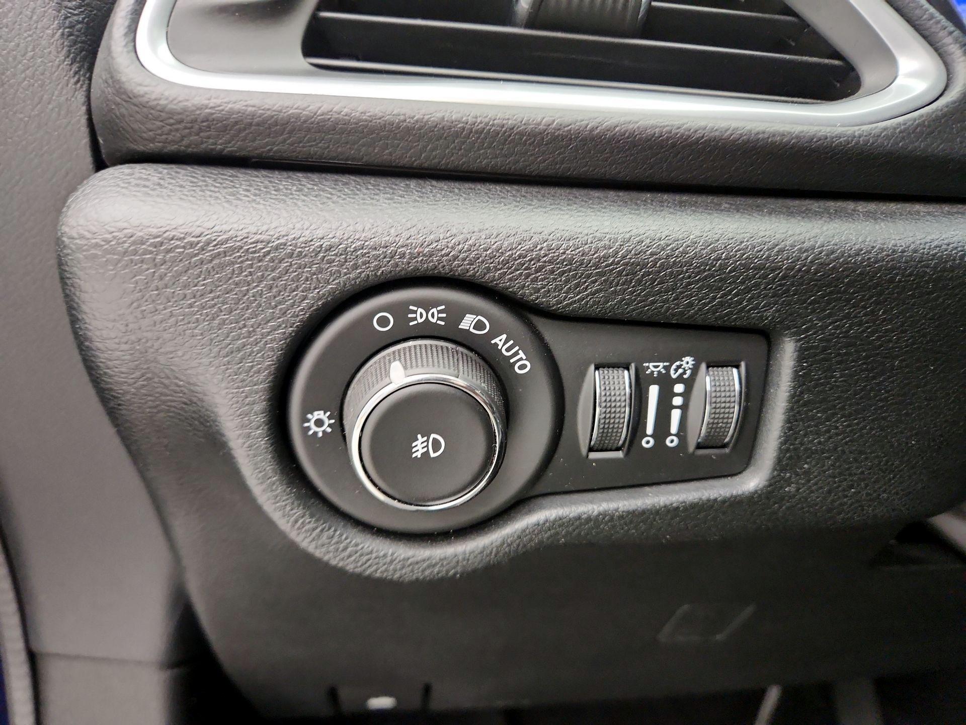 Thumbnail: 2018 Chrysler Pacifica - 13