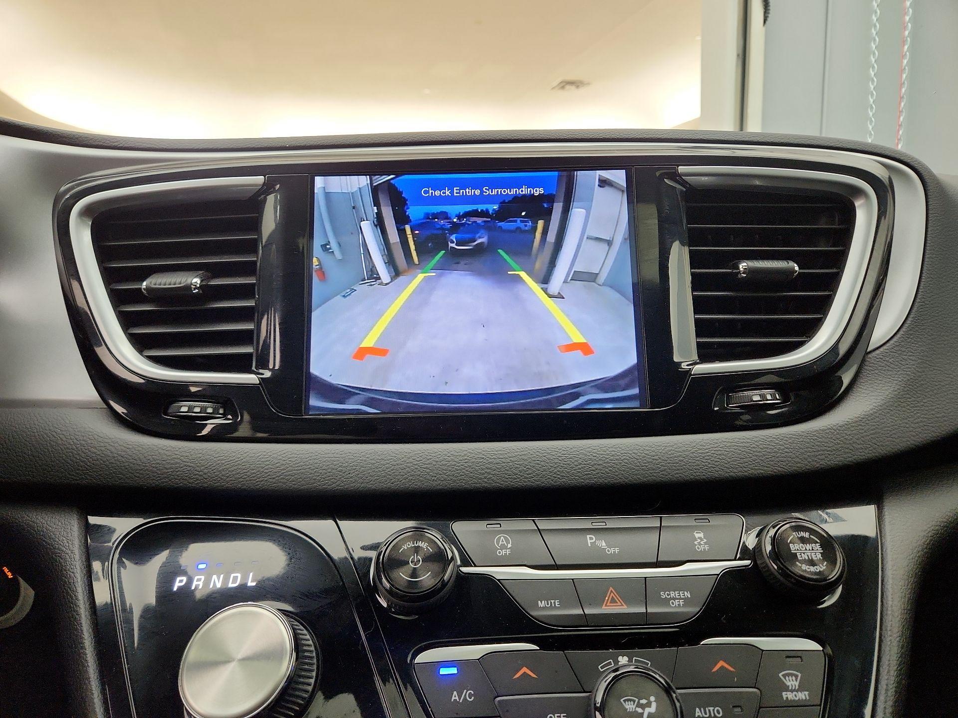 Thumbnail: 2018 Chrysler Pacifica - 14