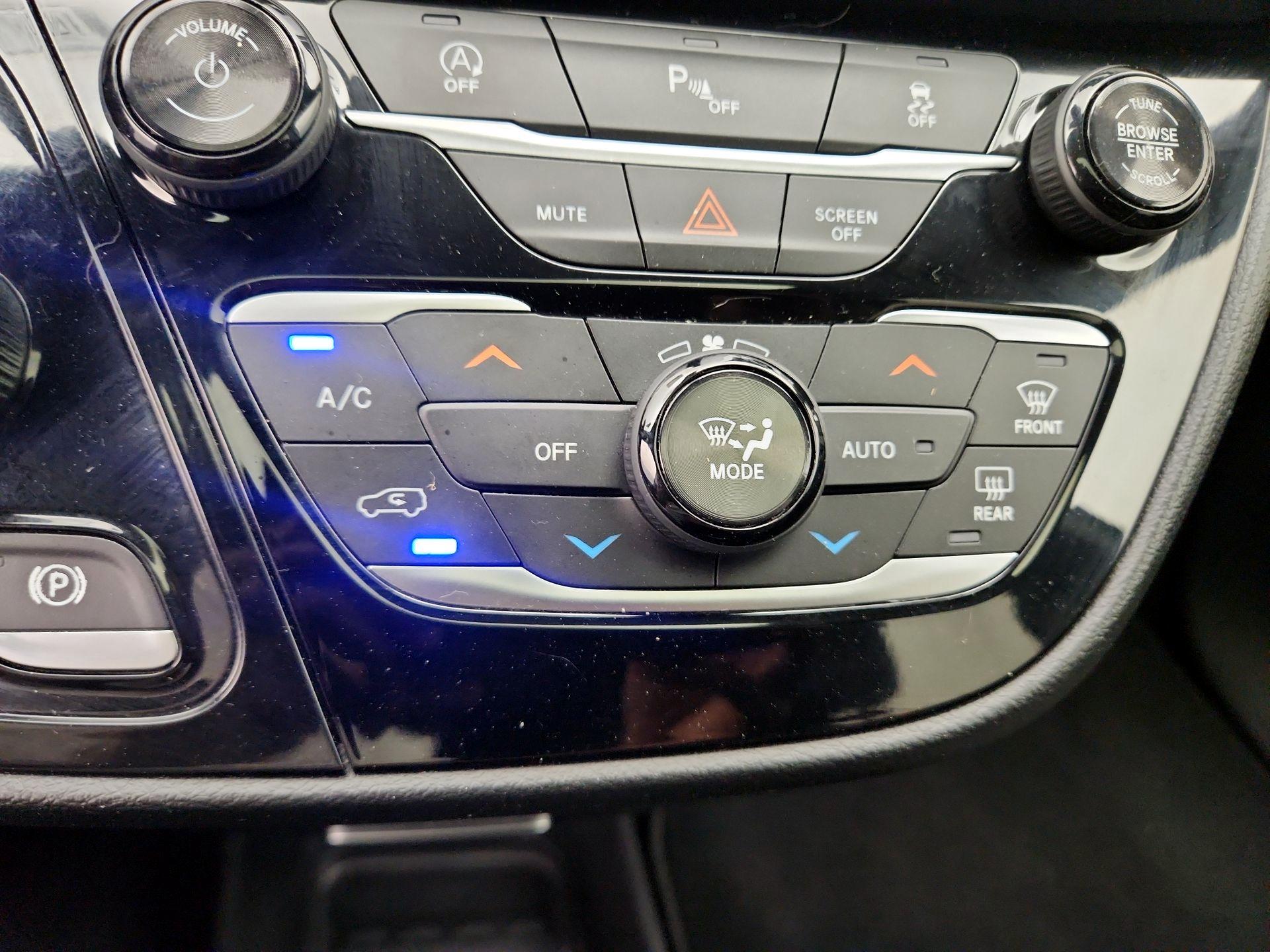 Thumbnail: 2018 Chrysler Pacifica - 16