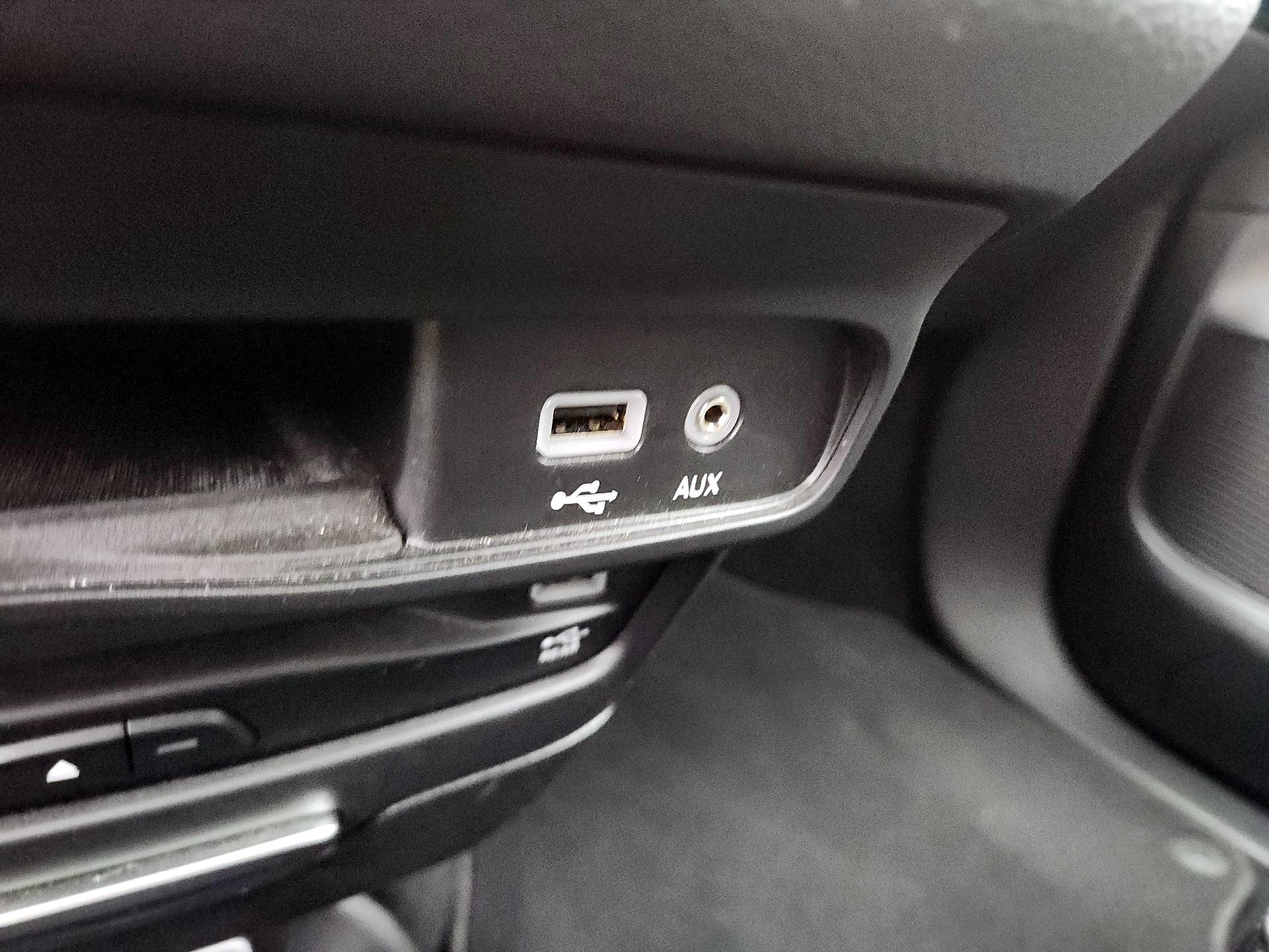 Thumbnail: 2018 Chrysler Pacifica - 18