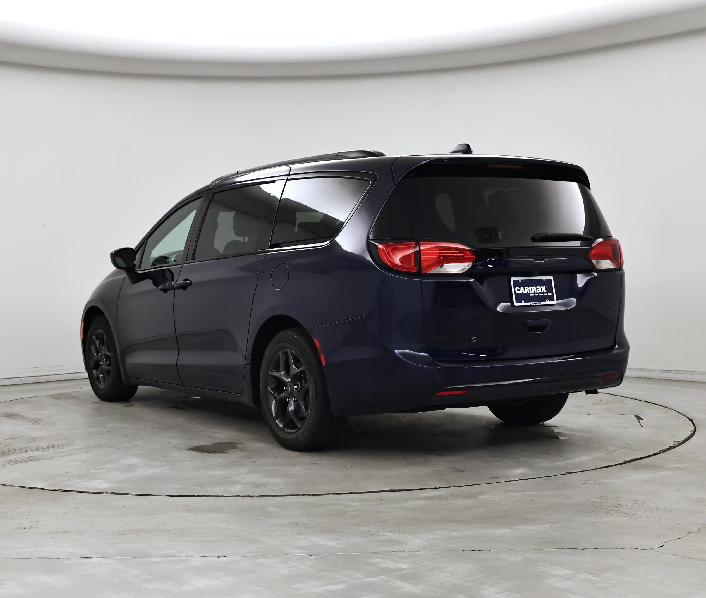 Thumbnail: 2018 Chrysler Pacifica - 2