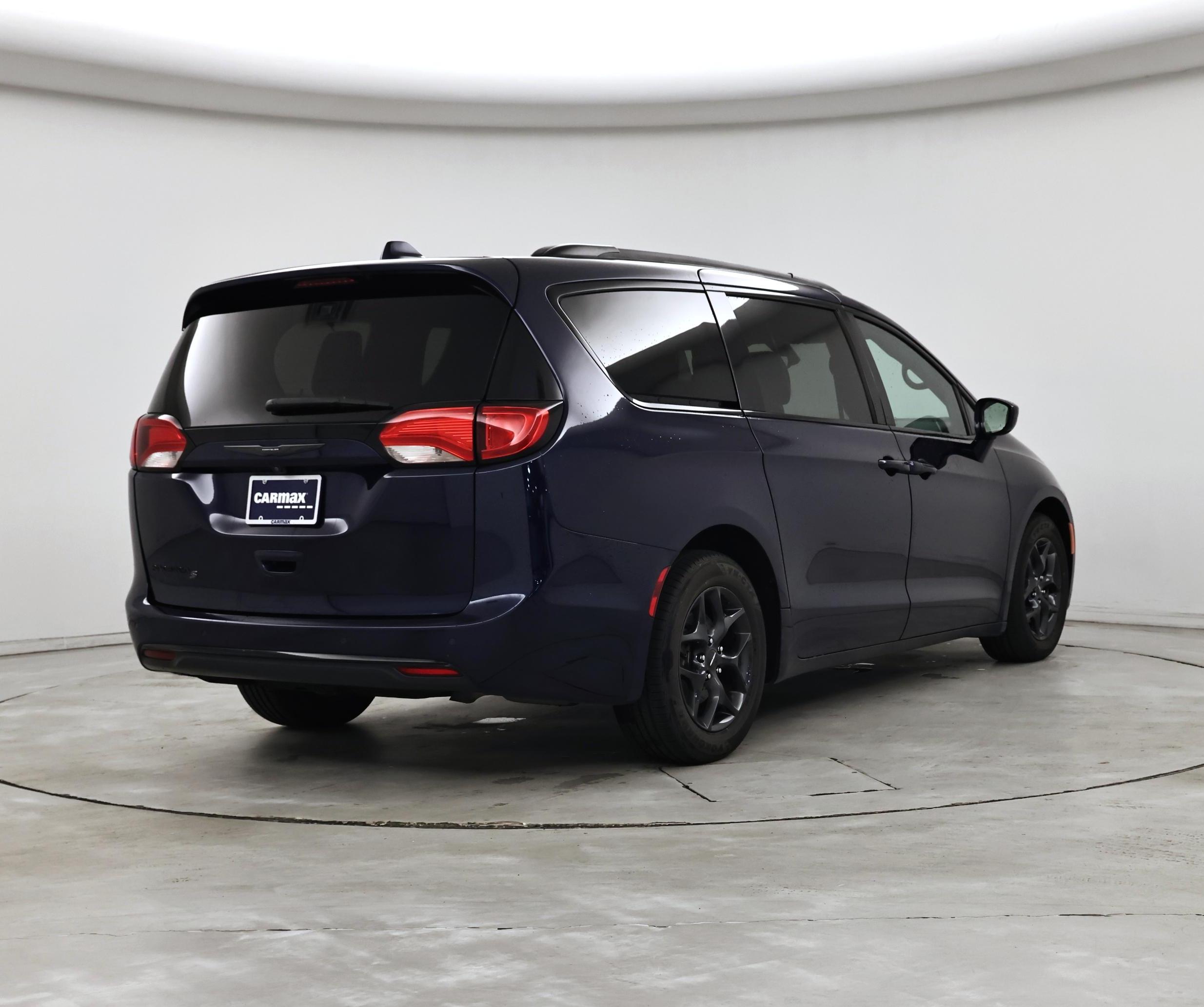 Thumbnail: 2018 Chrysler Pacifica - 8