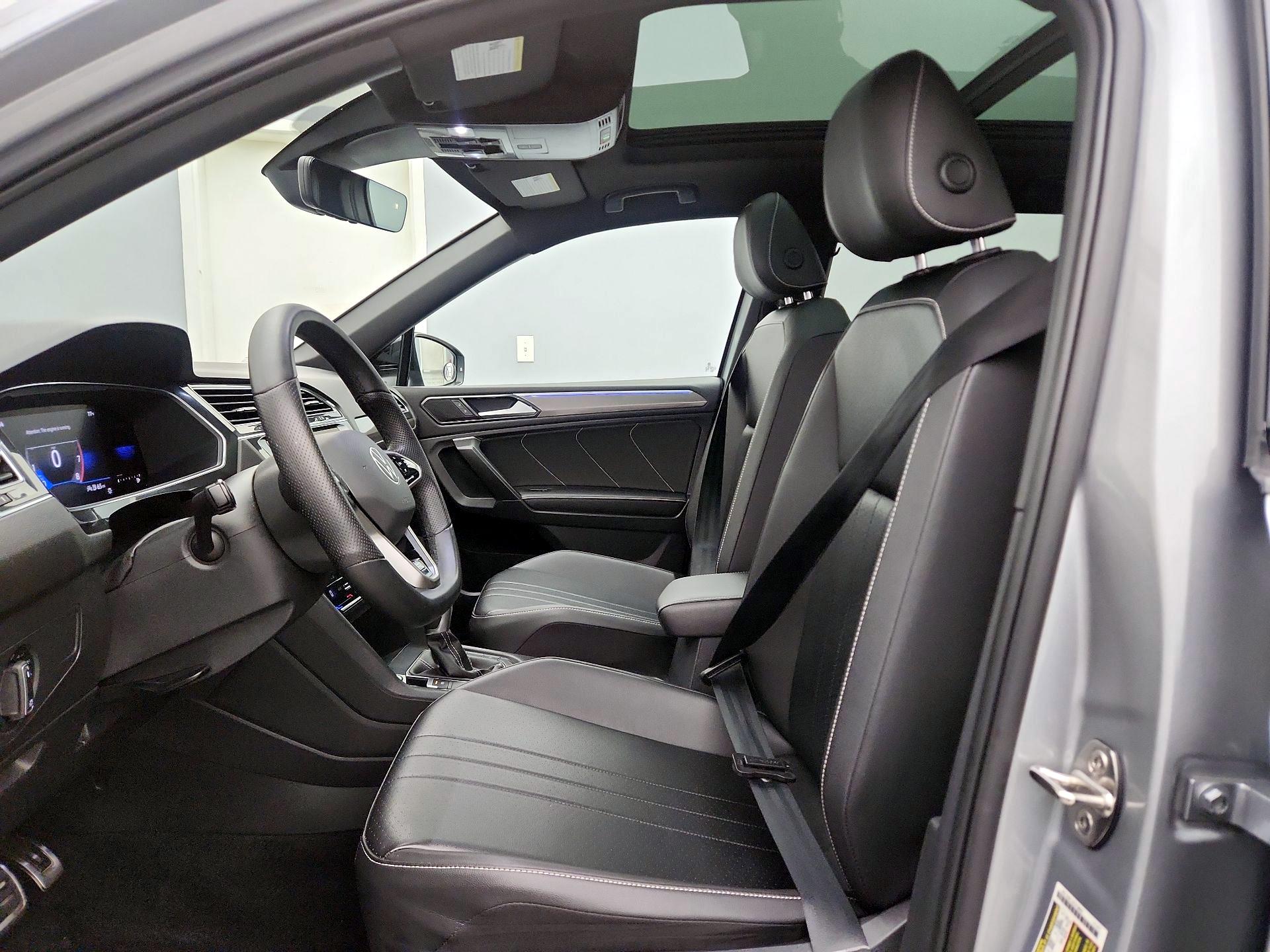 Thumbnail: 2022 Volkswagen Tiguan - 11