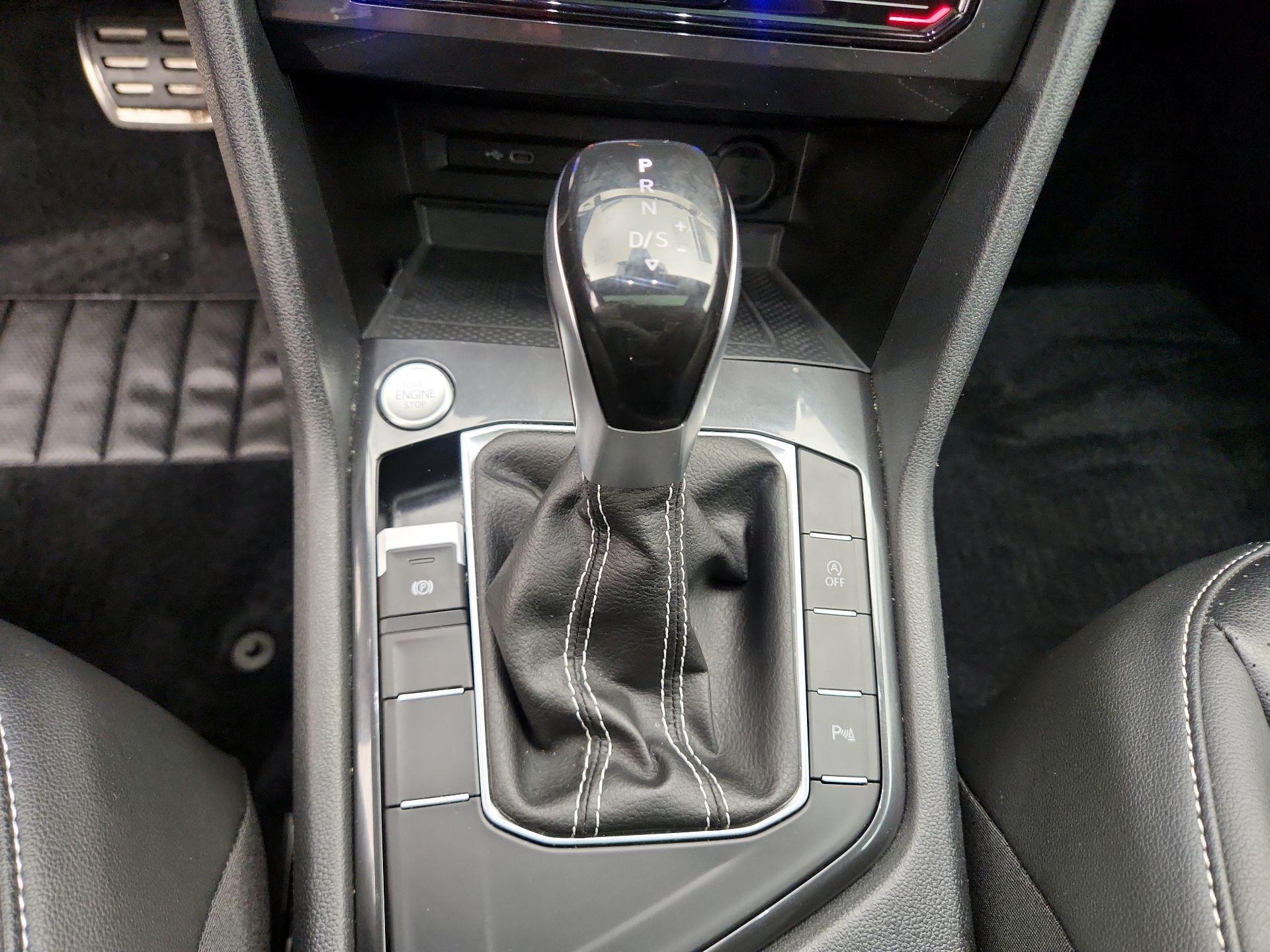 Thumbnail: 2022 Volkswagen Tiguan - 17