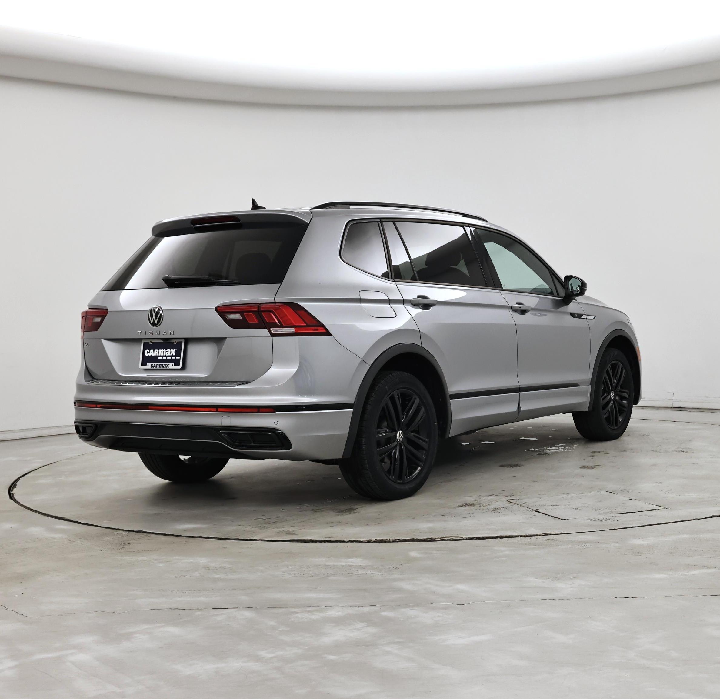 Thumbnail: 2022 Volkswagen Tiguan - 8