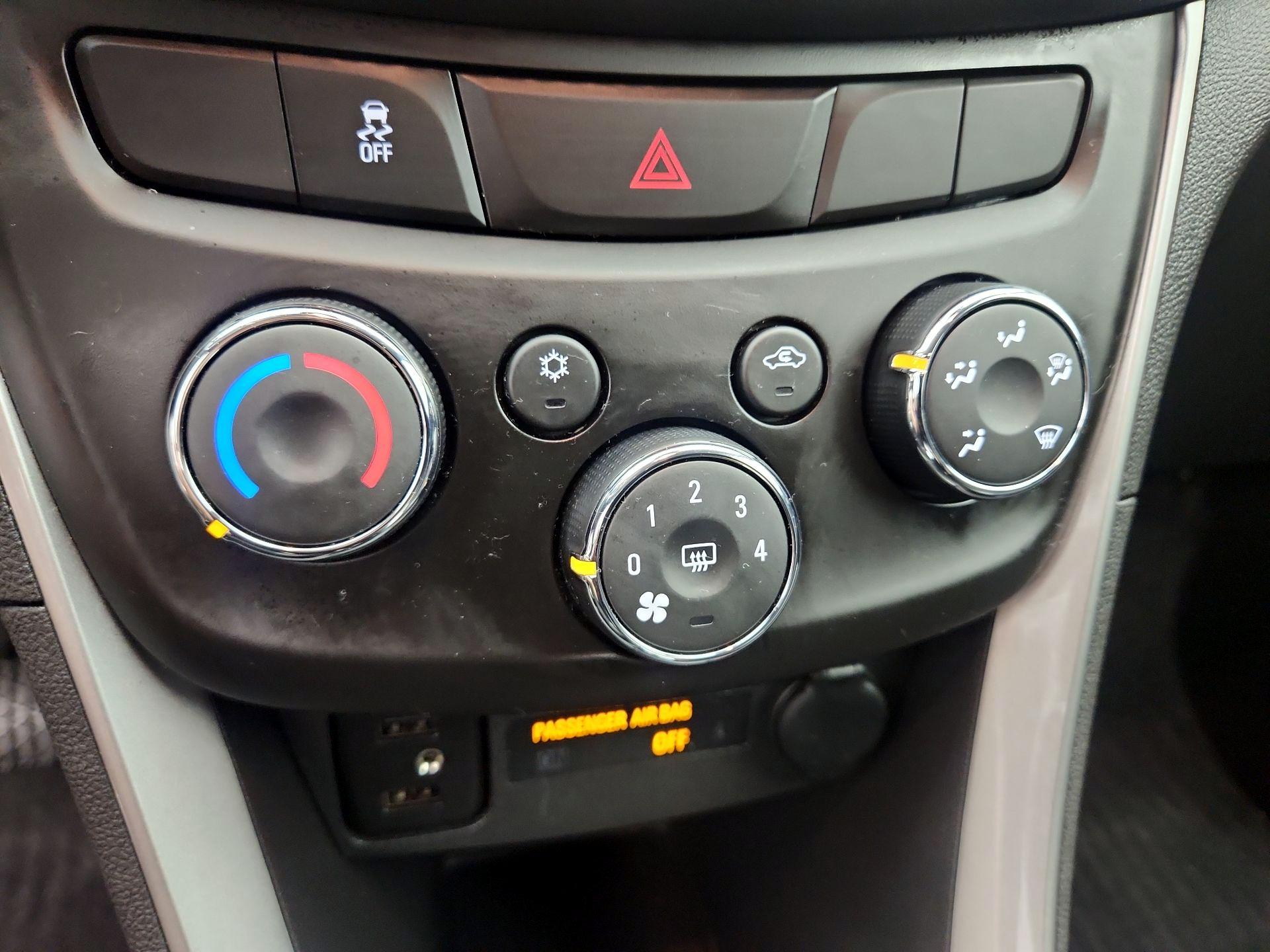 Thumbnail: 2020 Chevrolet Trax - 16