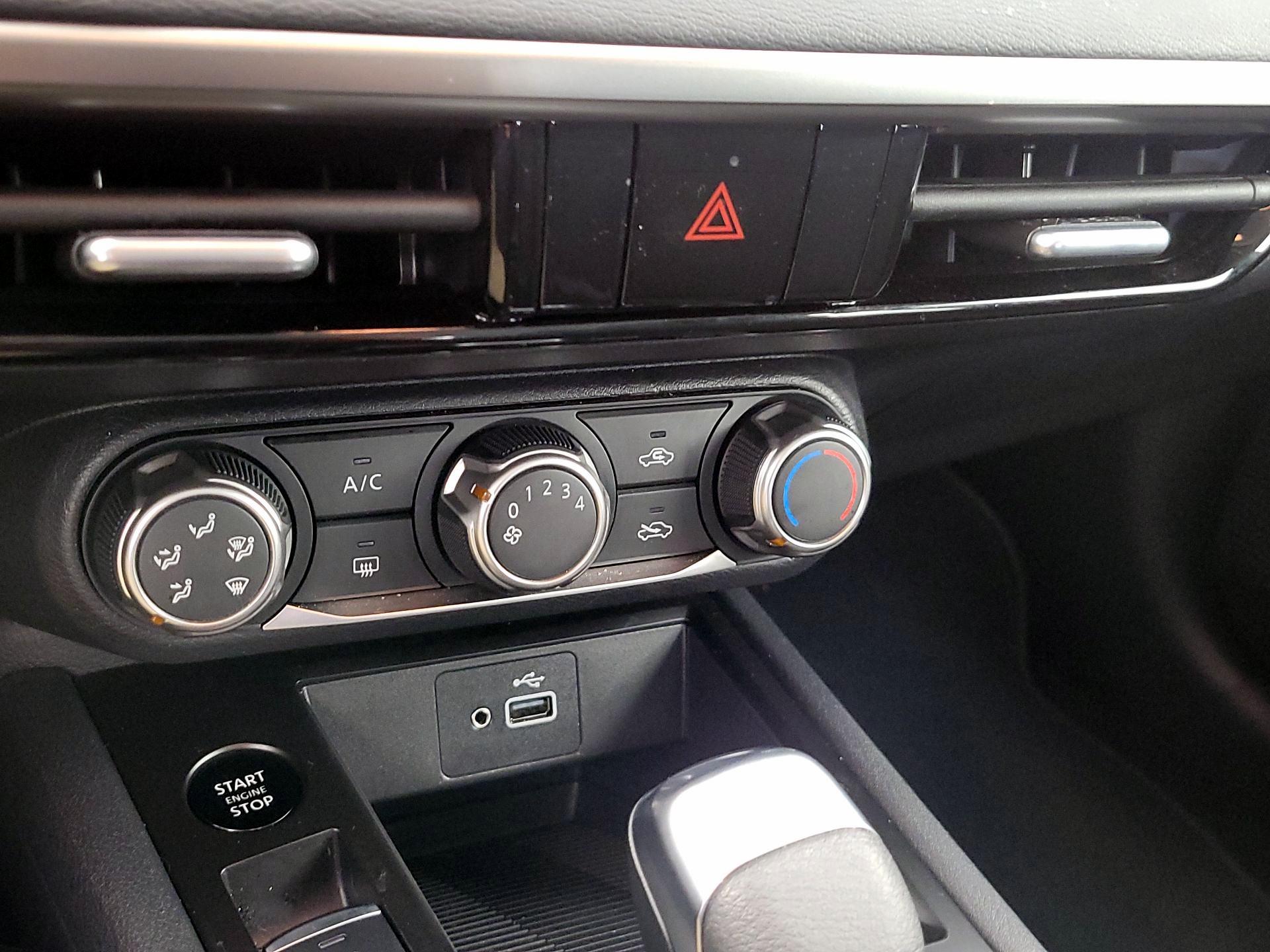 Thumbnail: 2025 Nissan Kicks - 15