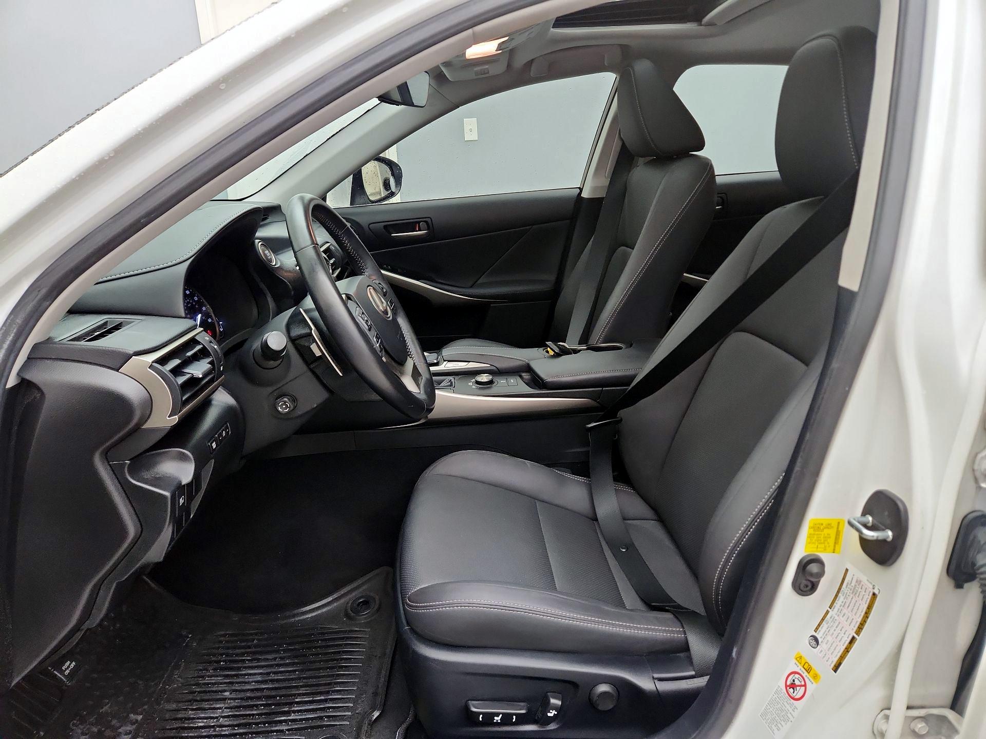 Thumbnail: 2018 Lexus IS - 11