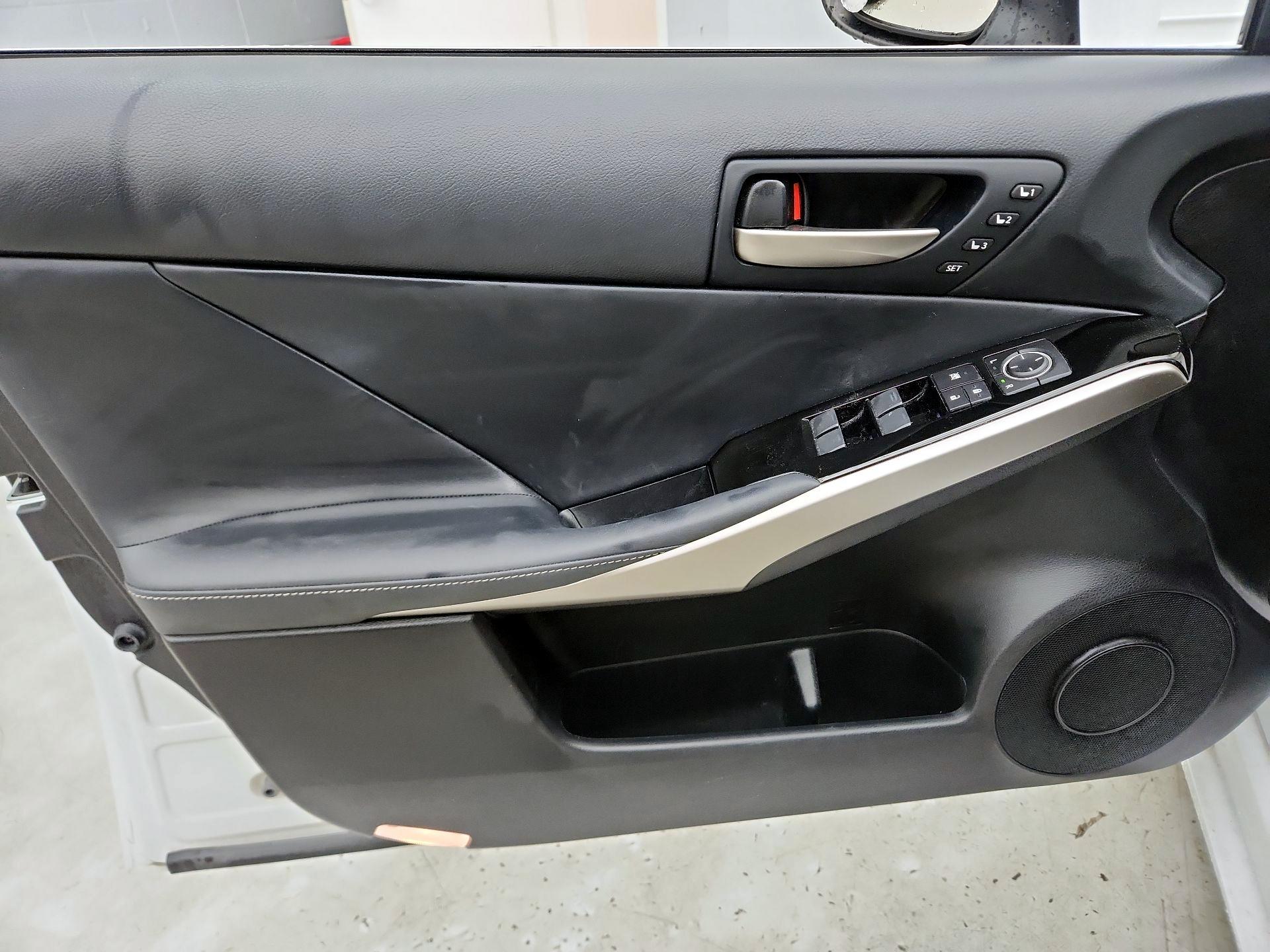 Thumbnail: 2018 Lexus IS - 12