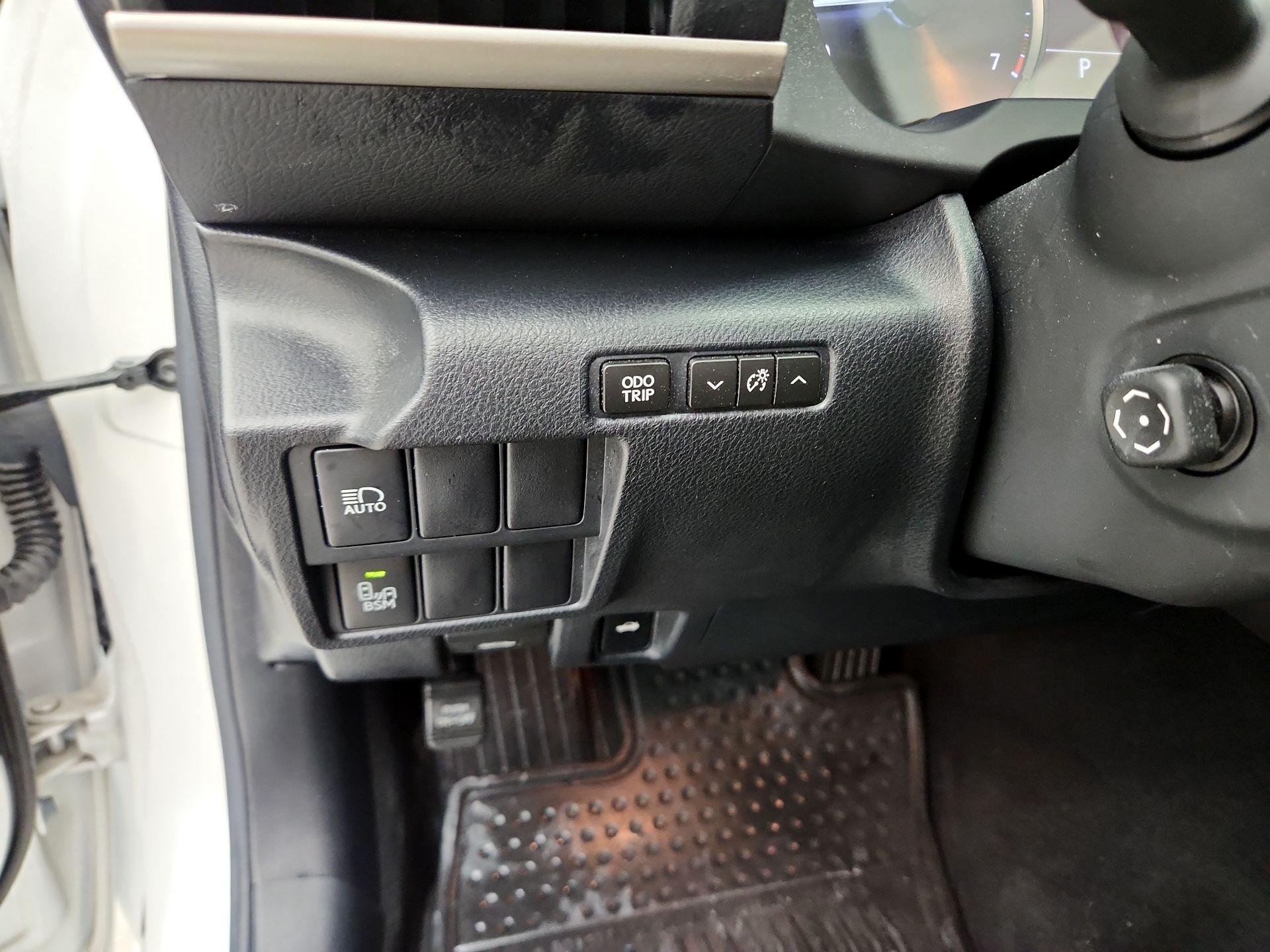 Thumbnail: 2018 Lexus IS - 13