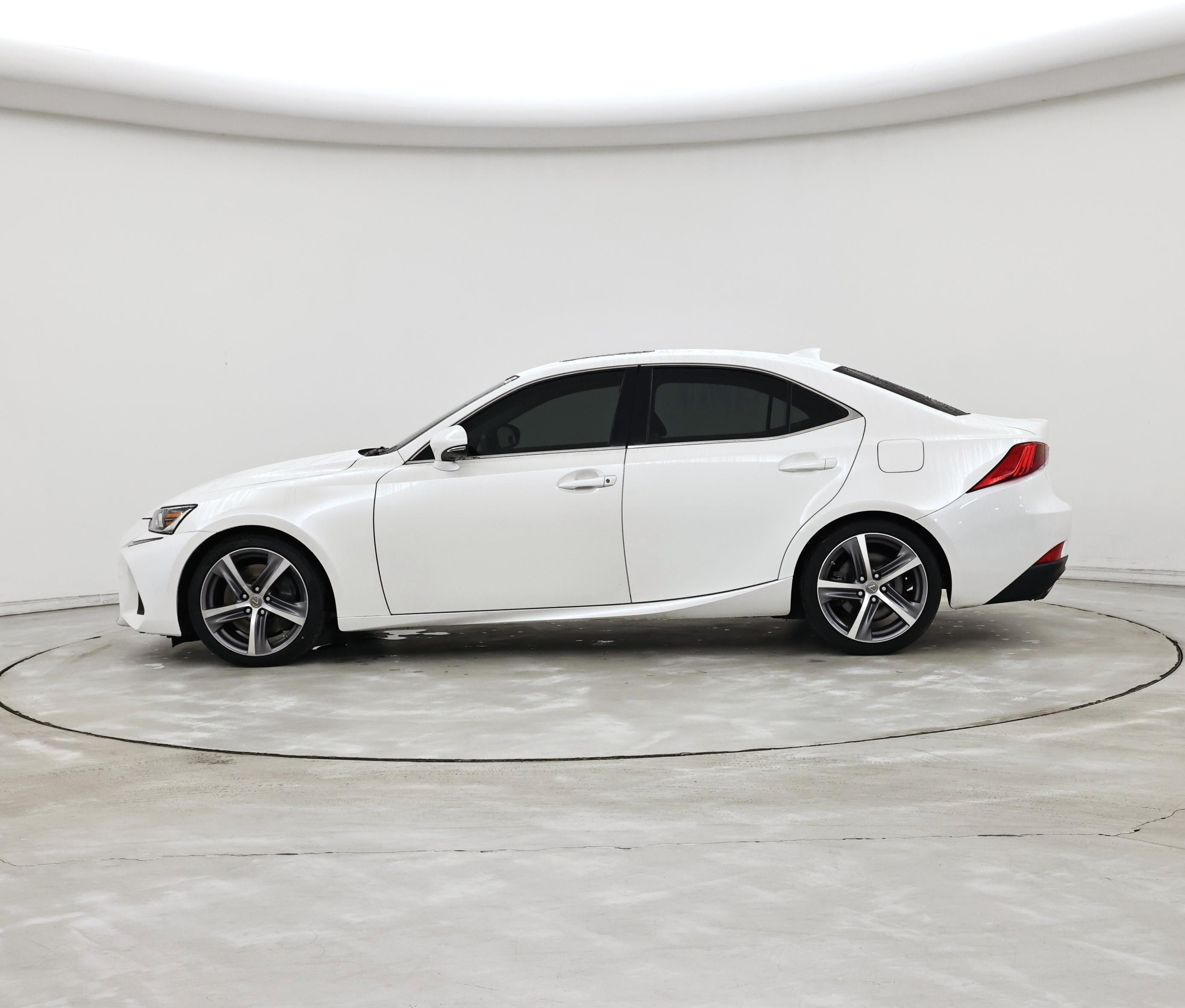 Thumbnail: 2018 Lexus IS - 3