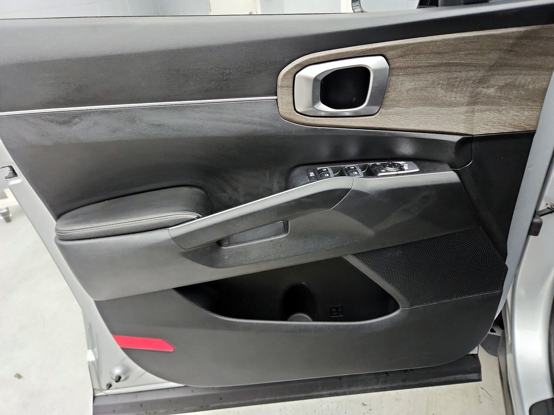 Thumbnail: 2022 Kia Sorento - 12