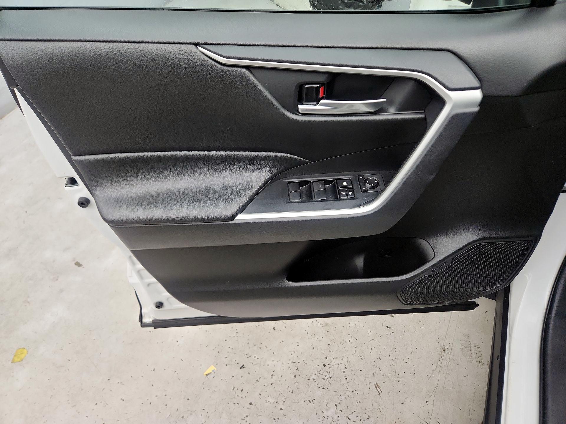 Thumbnail: 2021 Toyota RAV4 - 12