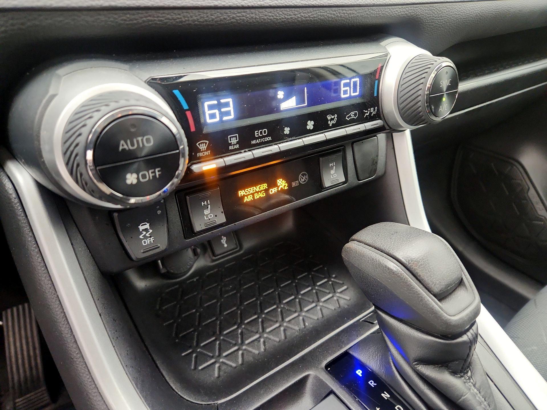 Thumbnail: 2021 Toyota RAV4 - 16