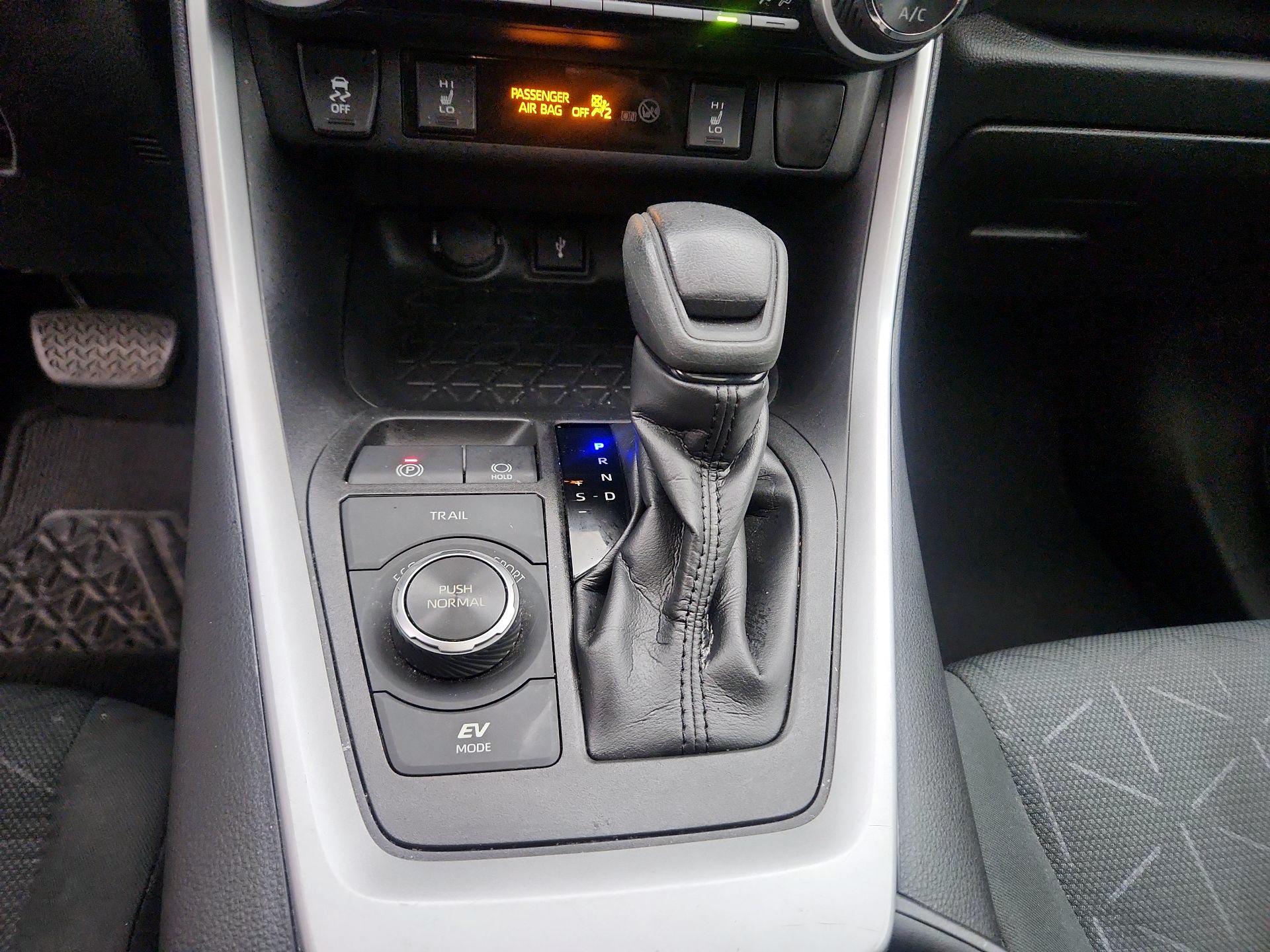 Thumbnail: 2021 Toyota RAV4 - 17