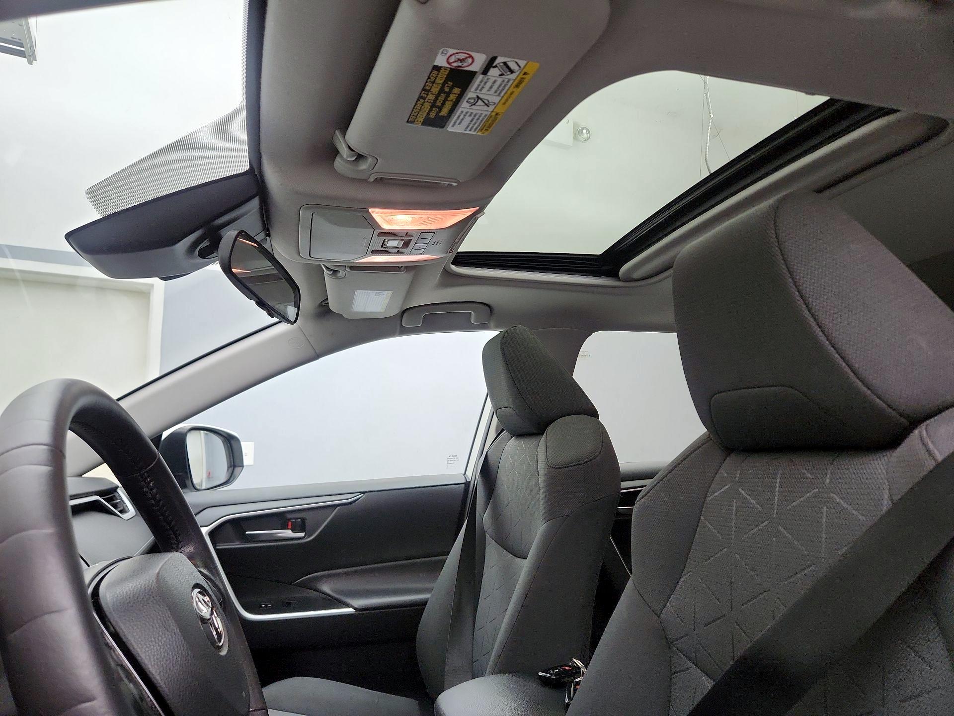 Thumbnail: 2021 Toyota RAV4 - 19