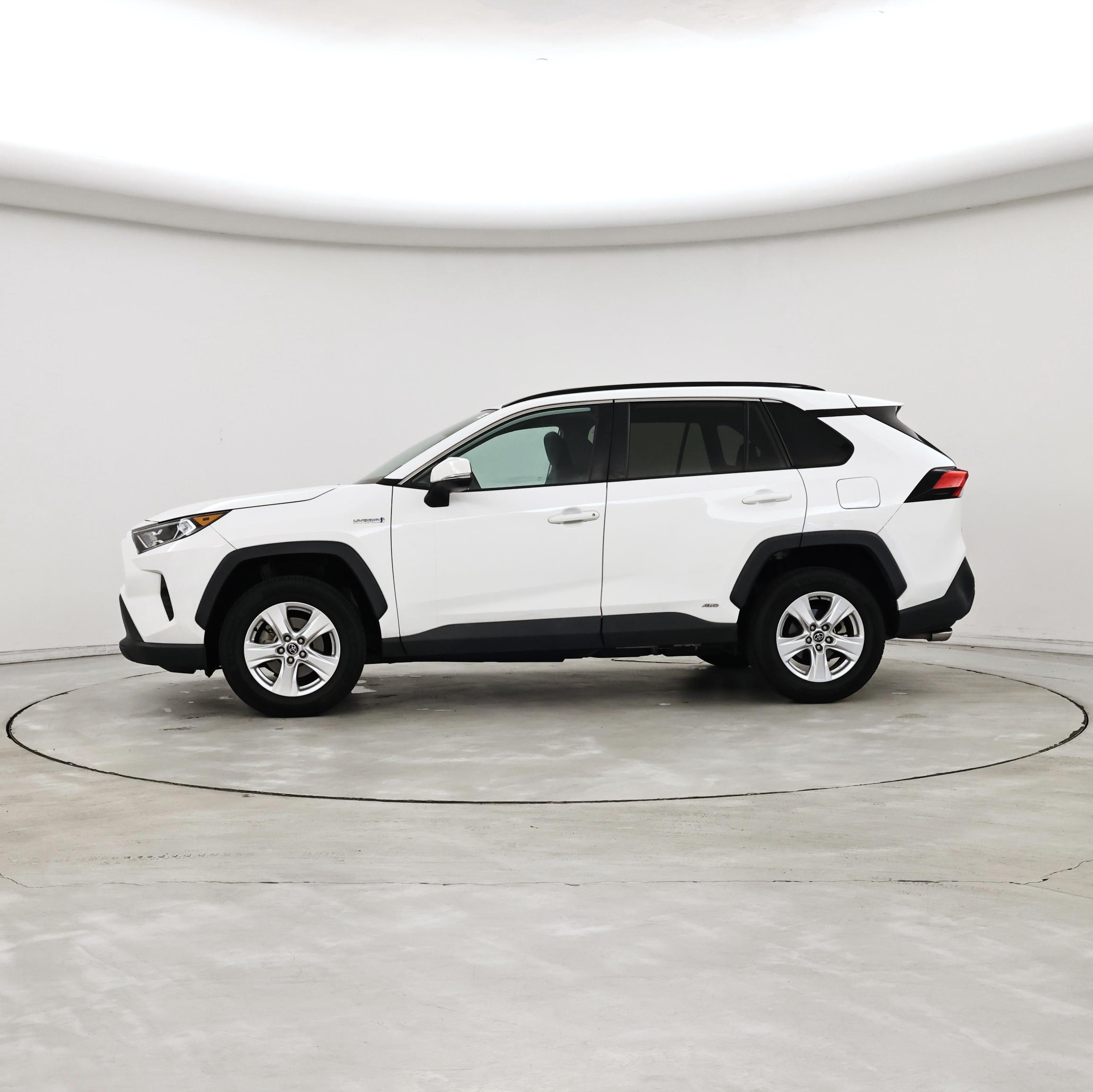 Thumbnail: 2021 Toyota RAV4 - 3