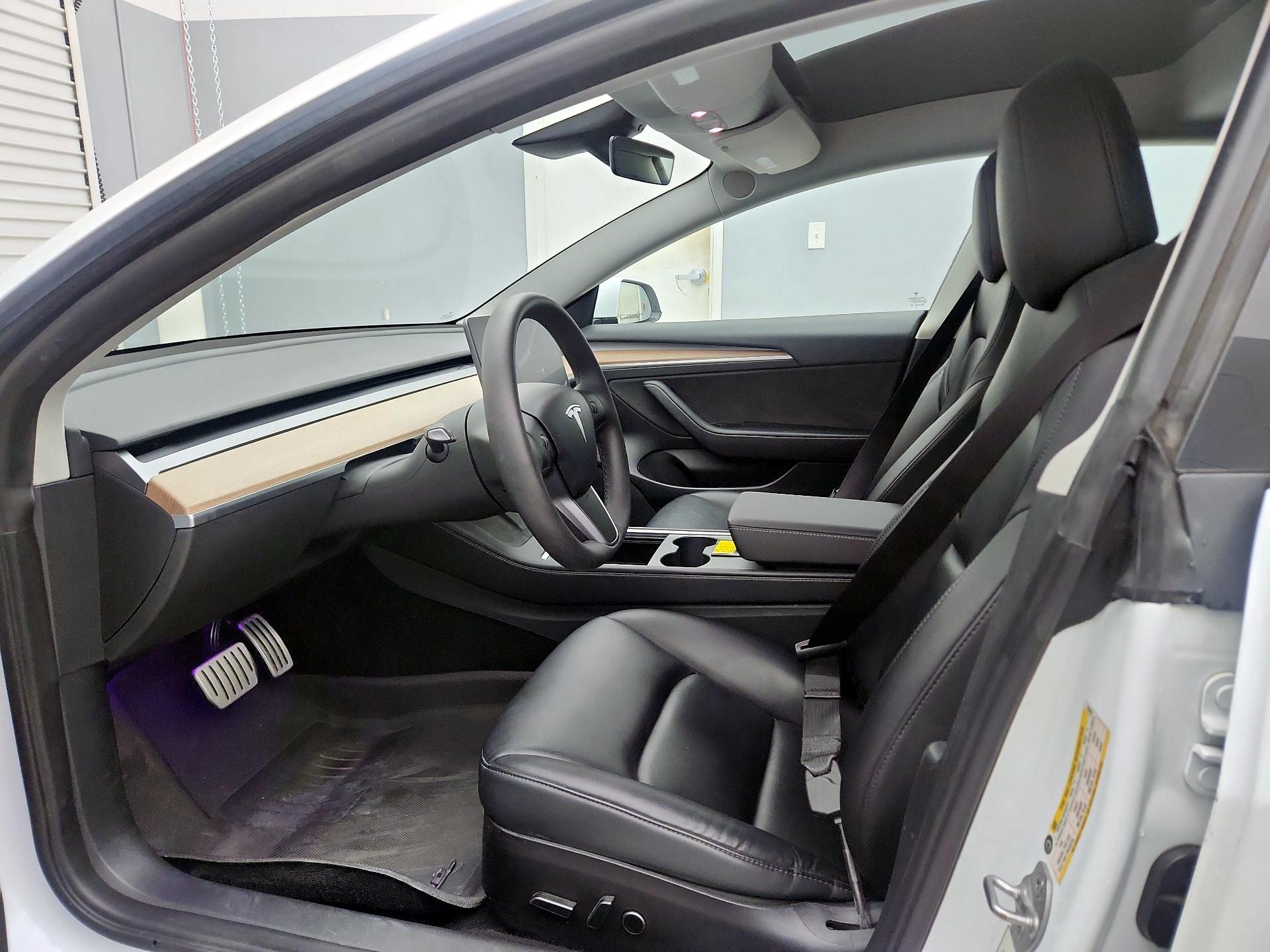 Thumbnail: 2022 Tesla Model 3 - 11