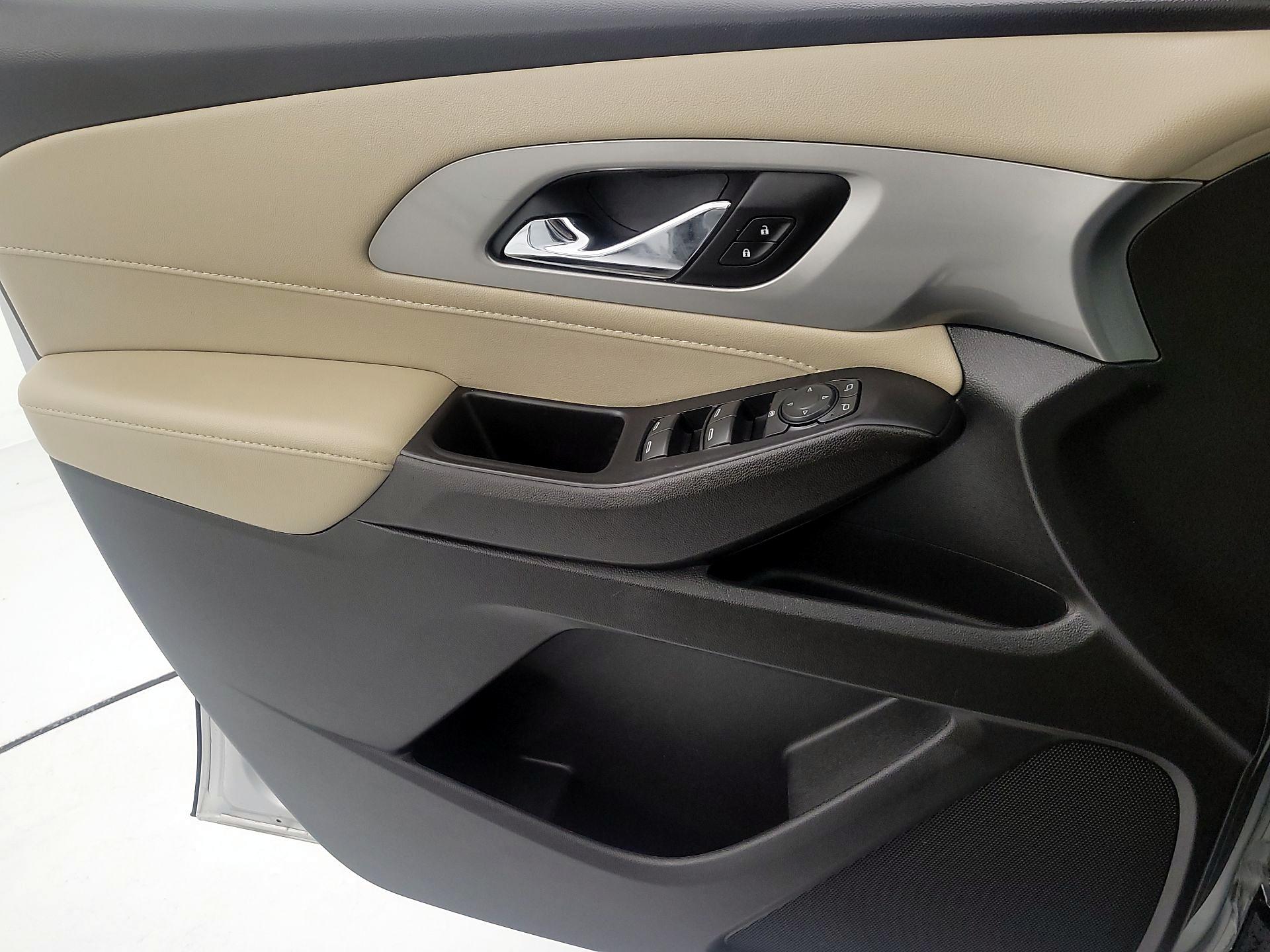 Thumbnail: 2022 Chevrolet Traverse - 12