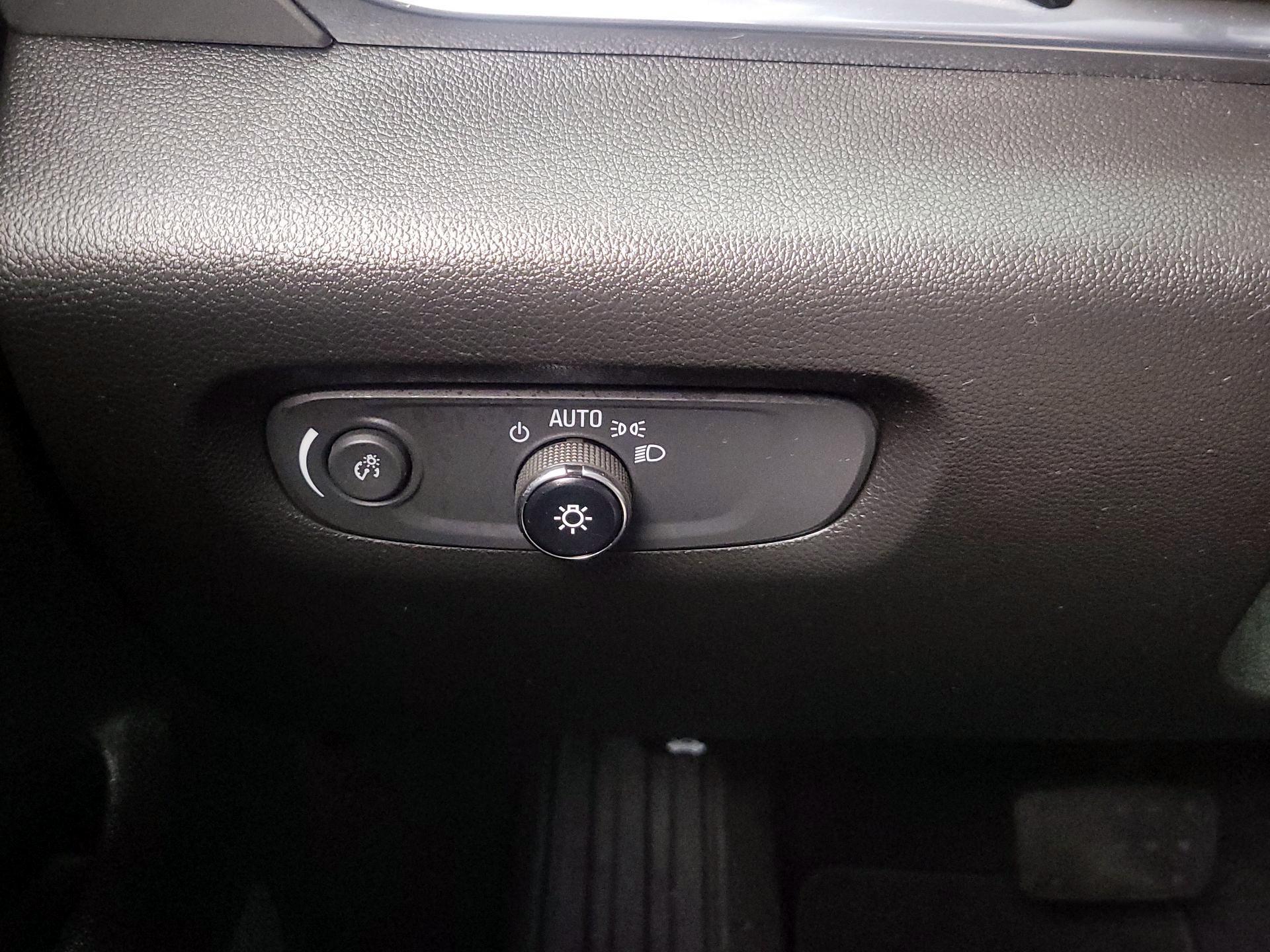 Thumbnail: 2022 Chevrolet Traverse - 13